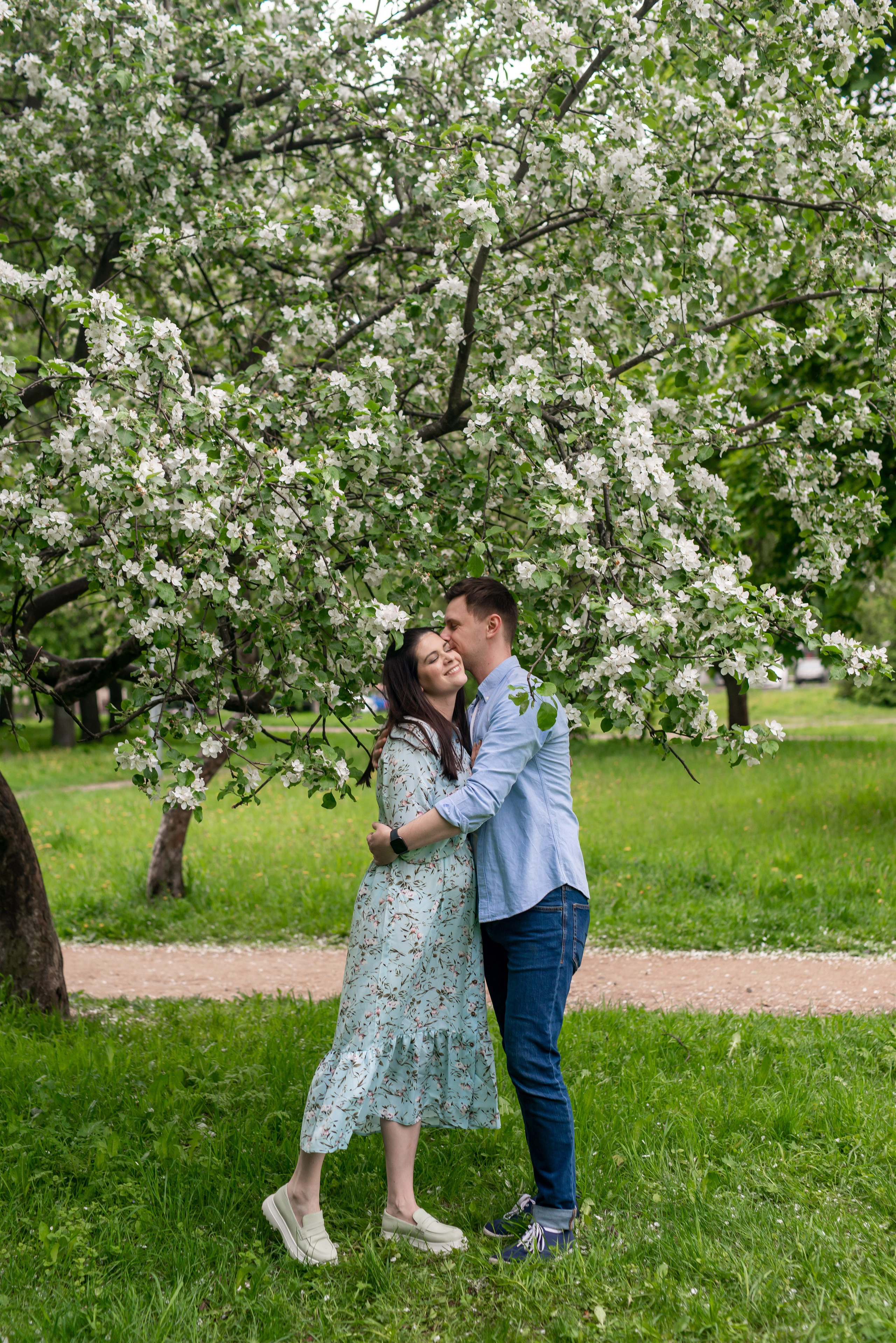 Наташа и Дима (фотосессия в цветущих садах). Портретный, семейный и свадебный фотограф в Санкт-Петербурге и в Пушкине Ширяев Денис