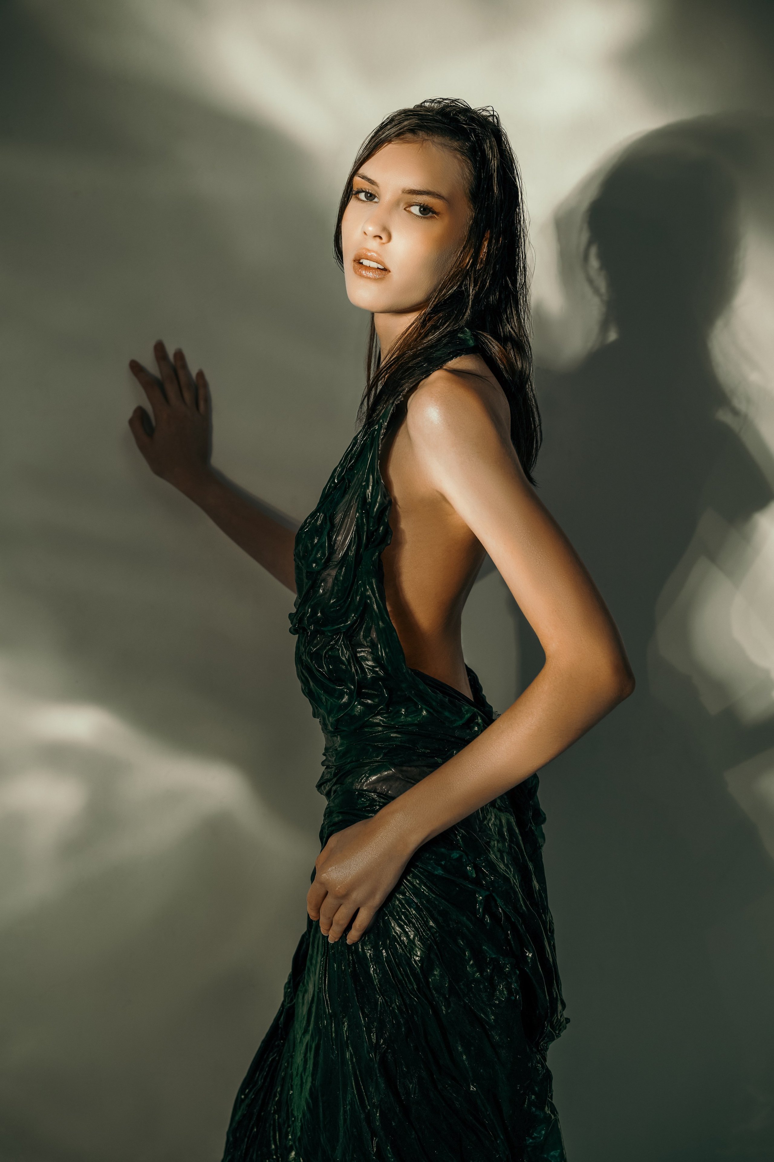 Съёмка с цветным освещением и гибкими зеркалами. Портретный фотограф в Санкт-Петербурге Дария Сыч