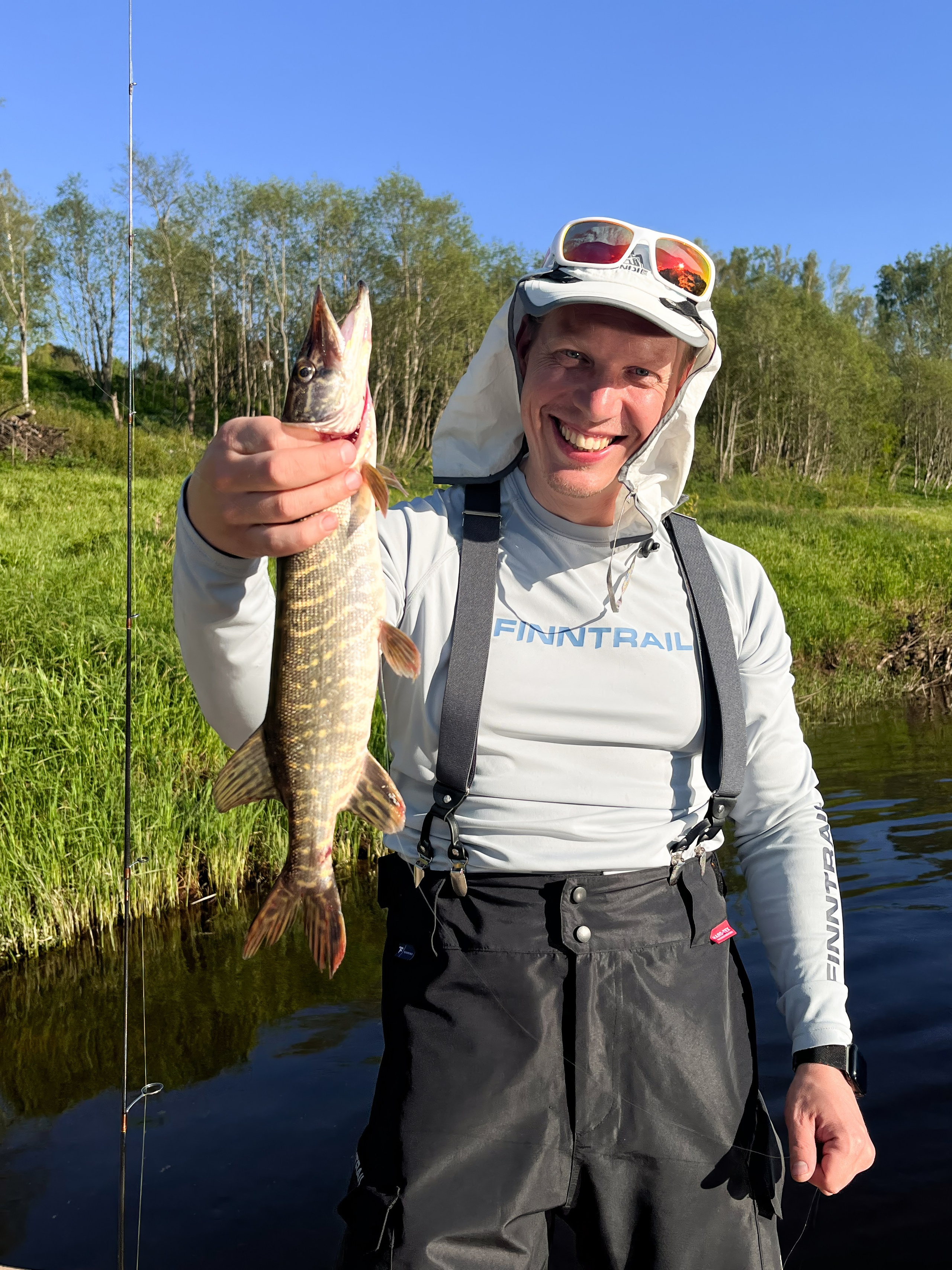На берегу Угры. Конец мая 2024 года. Фотограф Никифоров-Гордеев Сергей. Москва и МО