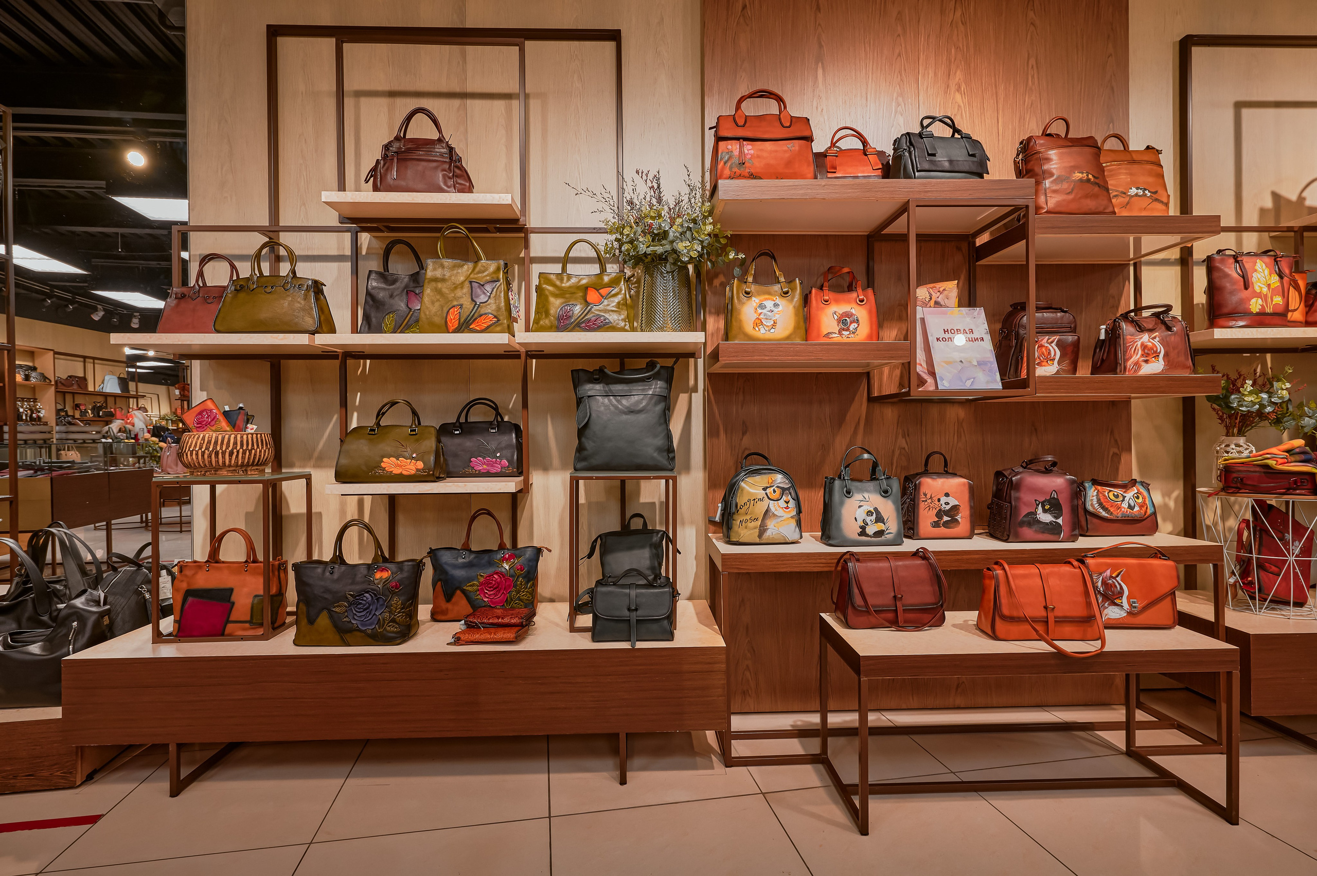 Портфолио по интерьерной и экстерьерной фотосъёмки: Мир сумок — Левый берег. Фотограф Яковлев Роман — Красноярск