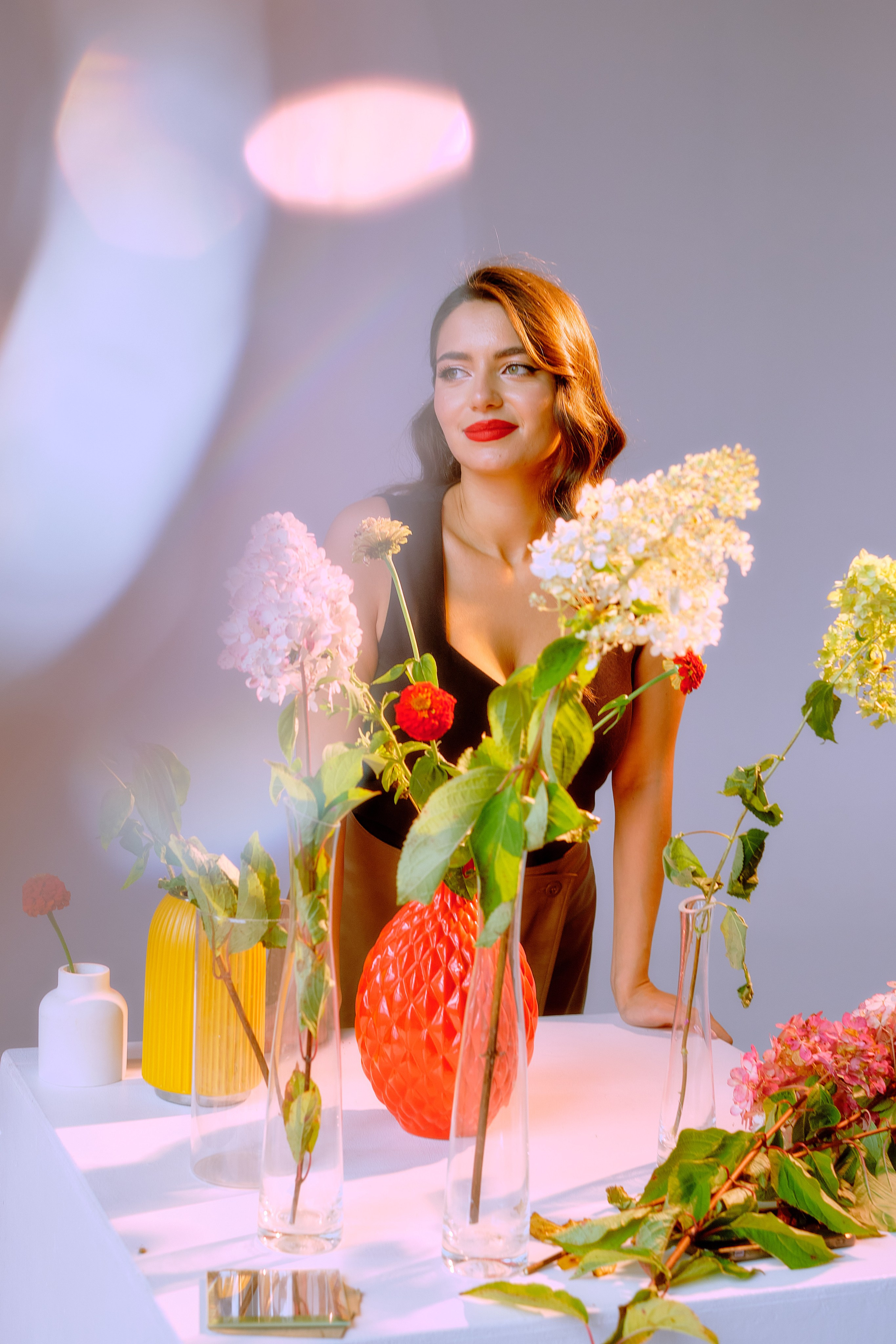 Индивидуальная съёмка в Твери, портреты я цветным светом, атмосферно, рефы с цветным светом