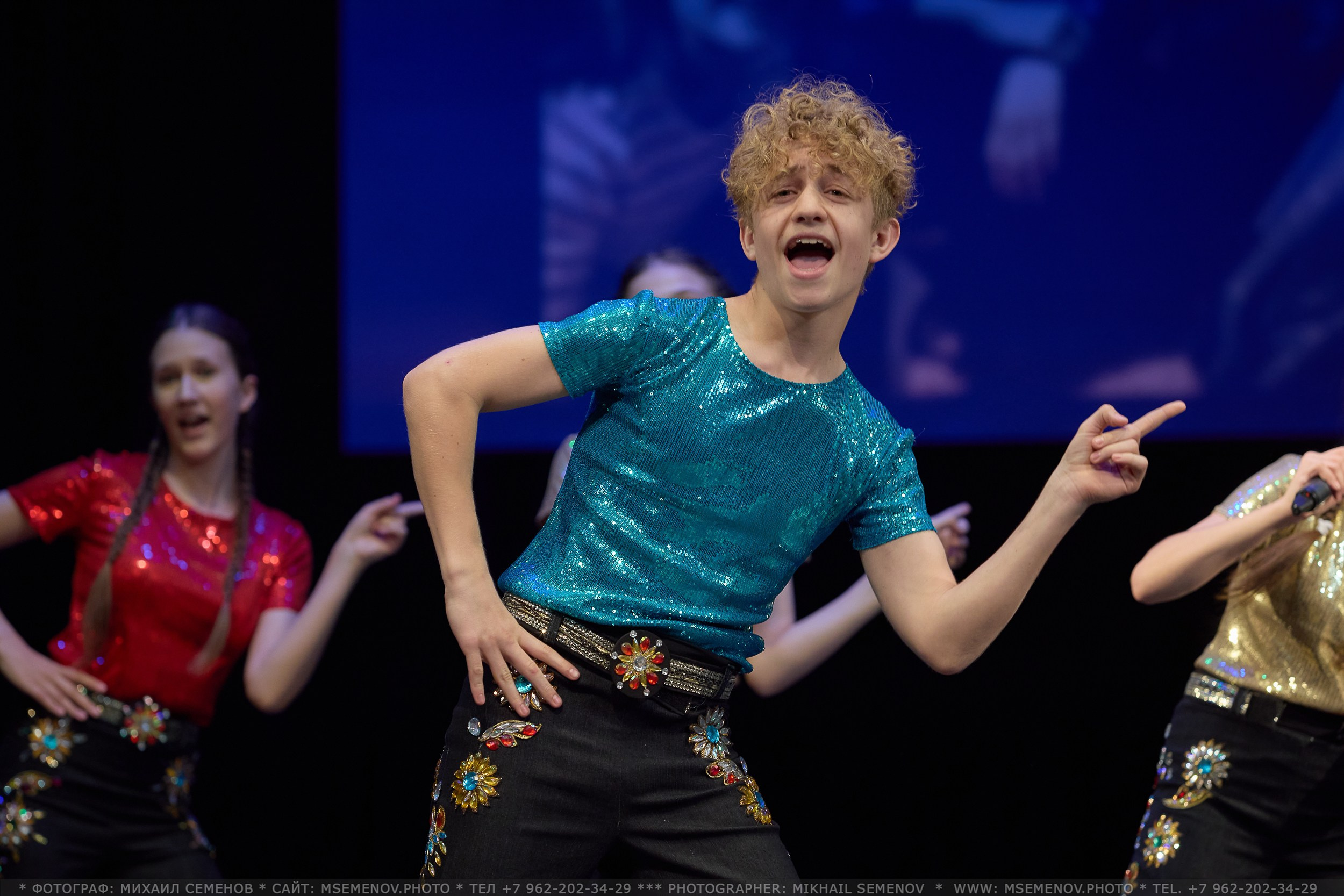 Концерт «Веселая семейка». Photographer for business Mikhail Semenov. Aqua photo studio, photo school