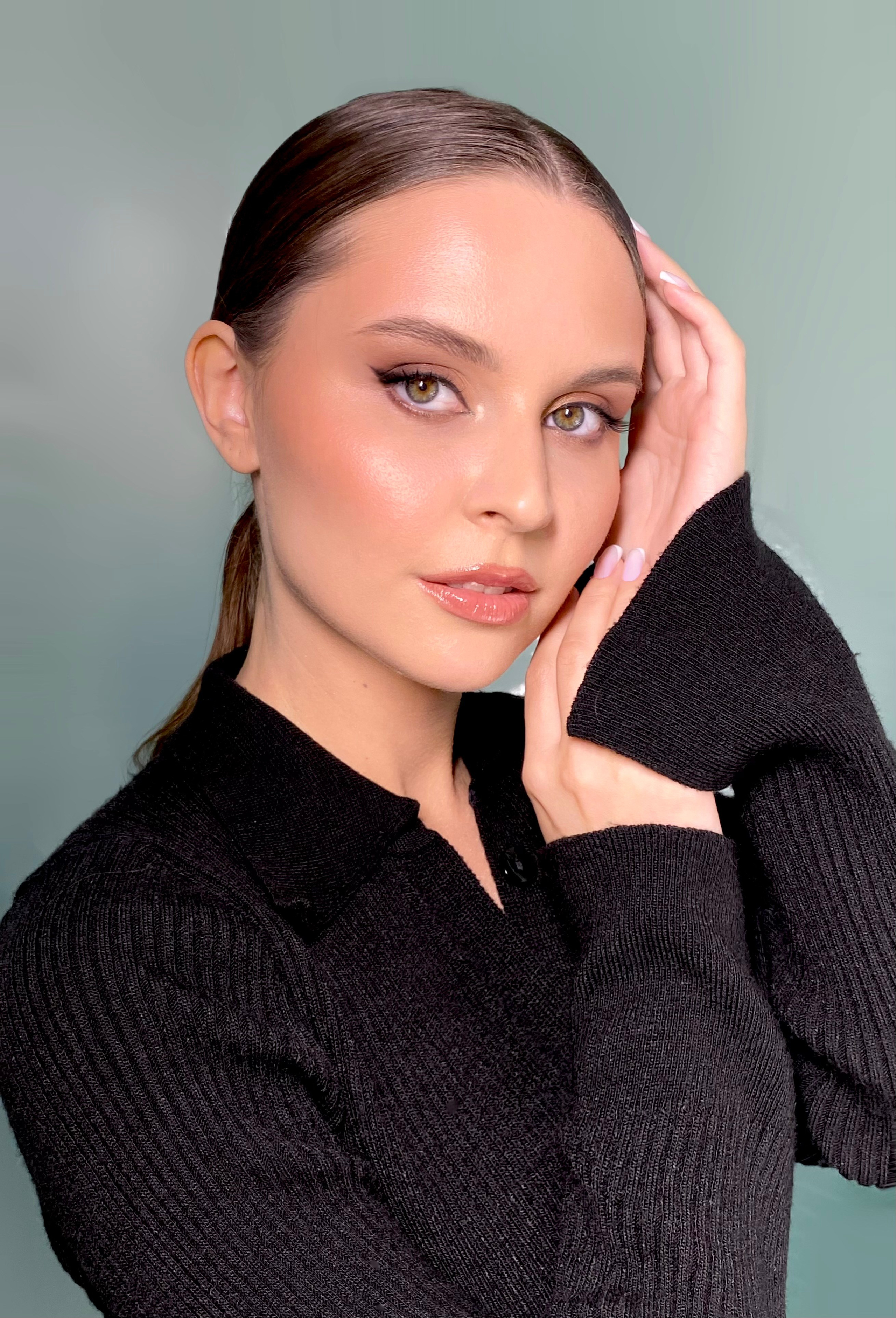 ВЕЧЕРНИЙ МАКИЯЖ В МОСКВЕ. СВАДЕБНЫЙ ВИЗАЖИСТ-СТИЛИСТ В МОСКВЕ ПРИЧЕСКИ МАКИЯЖ БРОВИ ВЫЕЗД