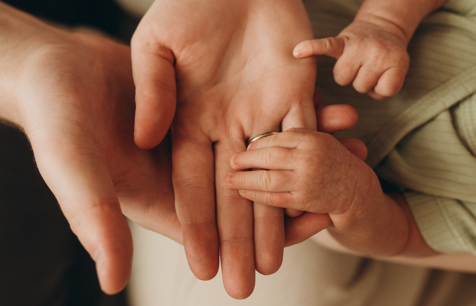 Тимофей в кругу семьи. Семейный, ньюборн фотограф, фотограф на роды в Москве, Виктория Тюльдюкова