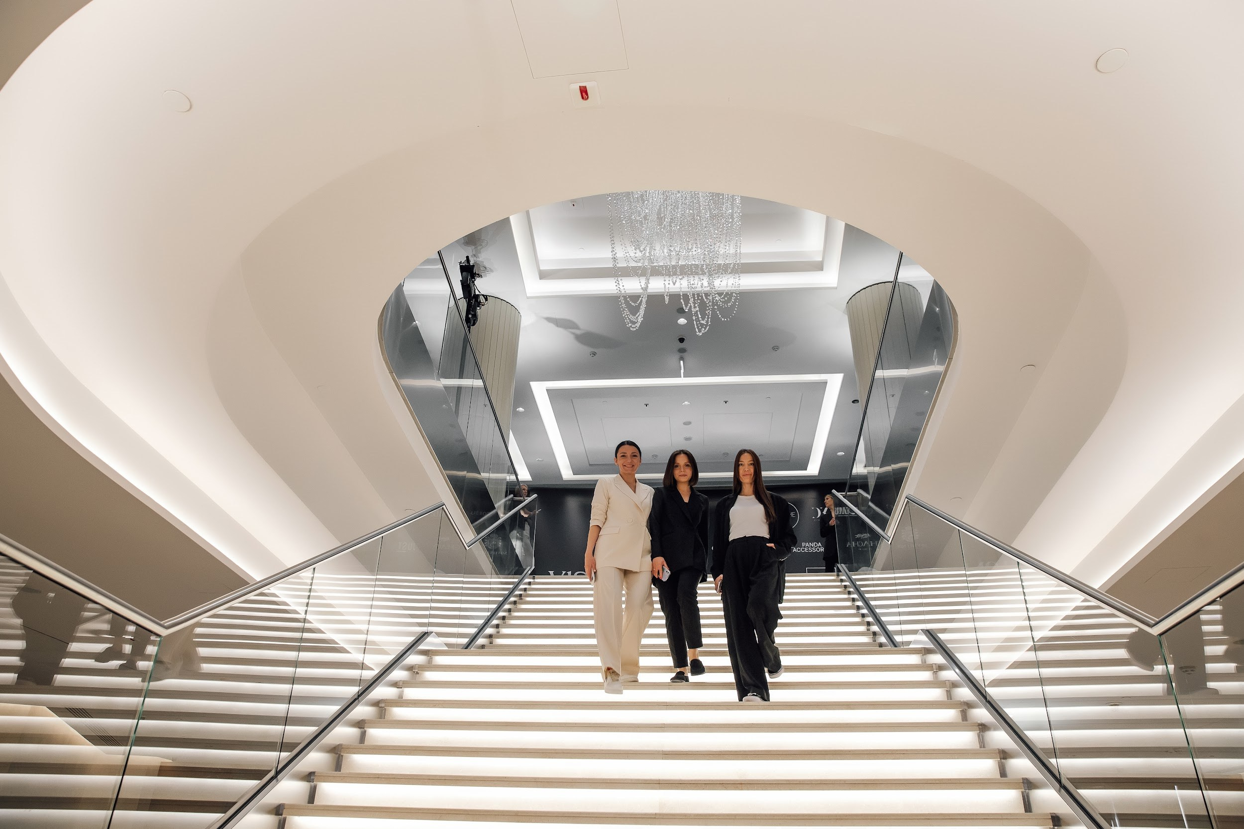 VISION. Любовь Чуляева — свадебный фотограф в Москве и Европе