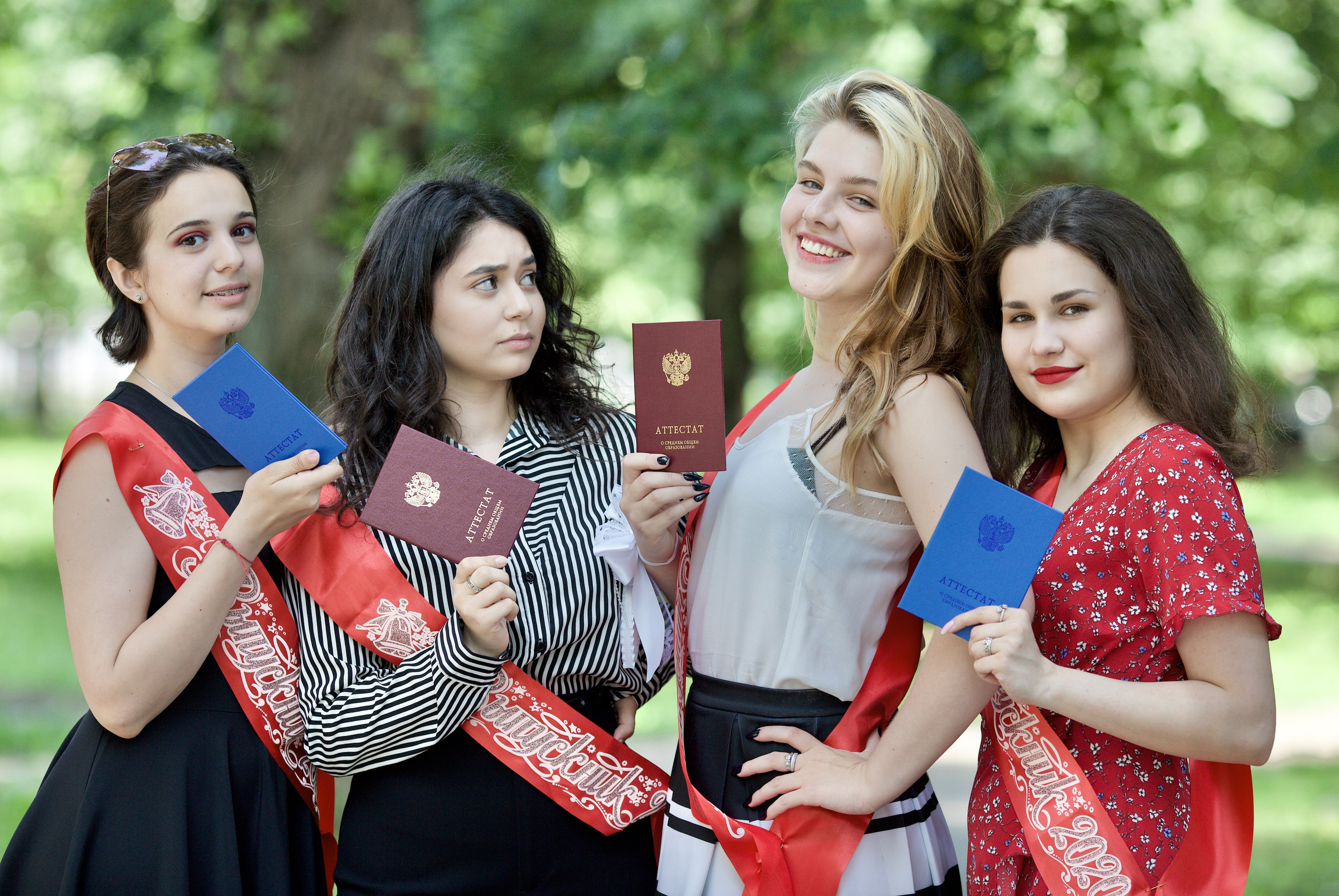 9/11 класс. Групповые фото. Школьные выпускные альбомы в Москве Марина Николаева