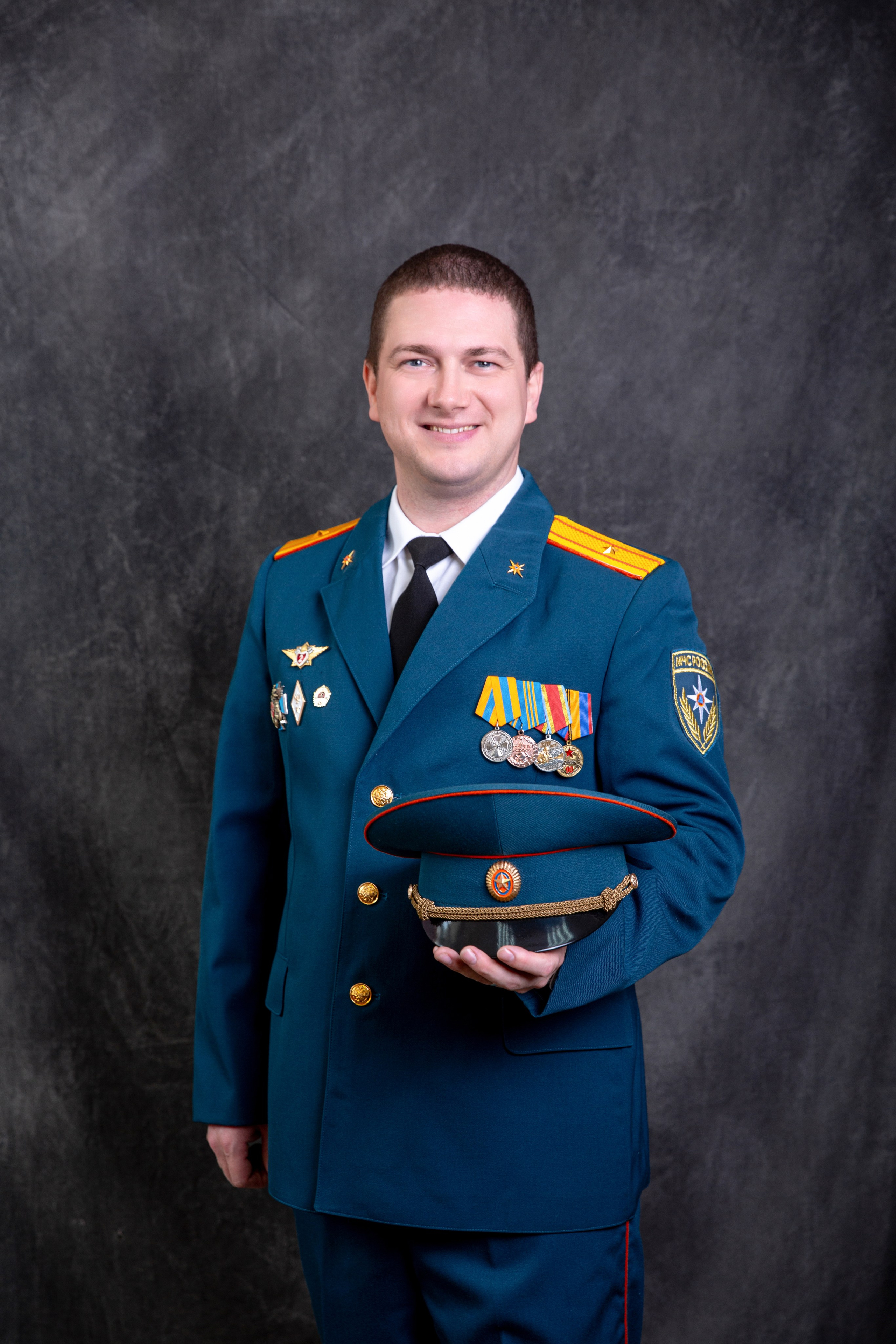 Портрет работника МЧС для выпускного альбома кадетов.