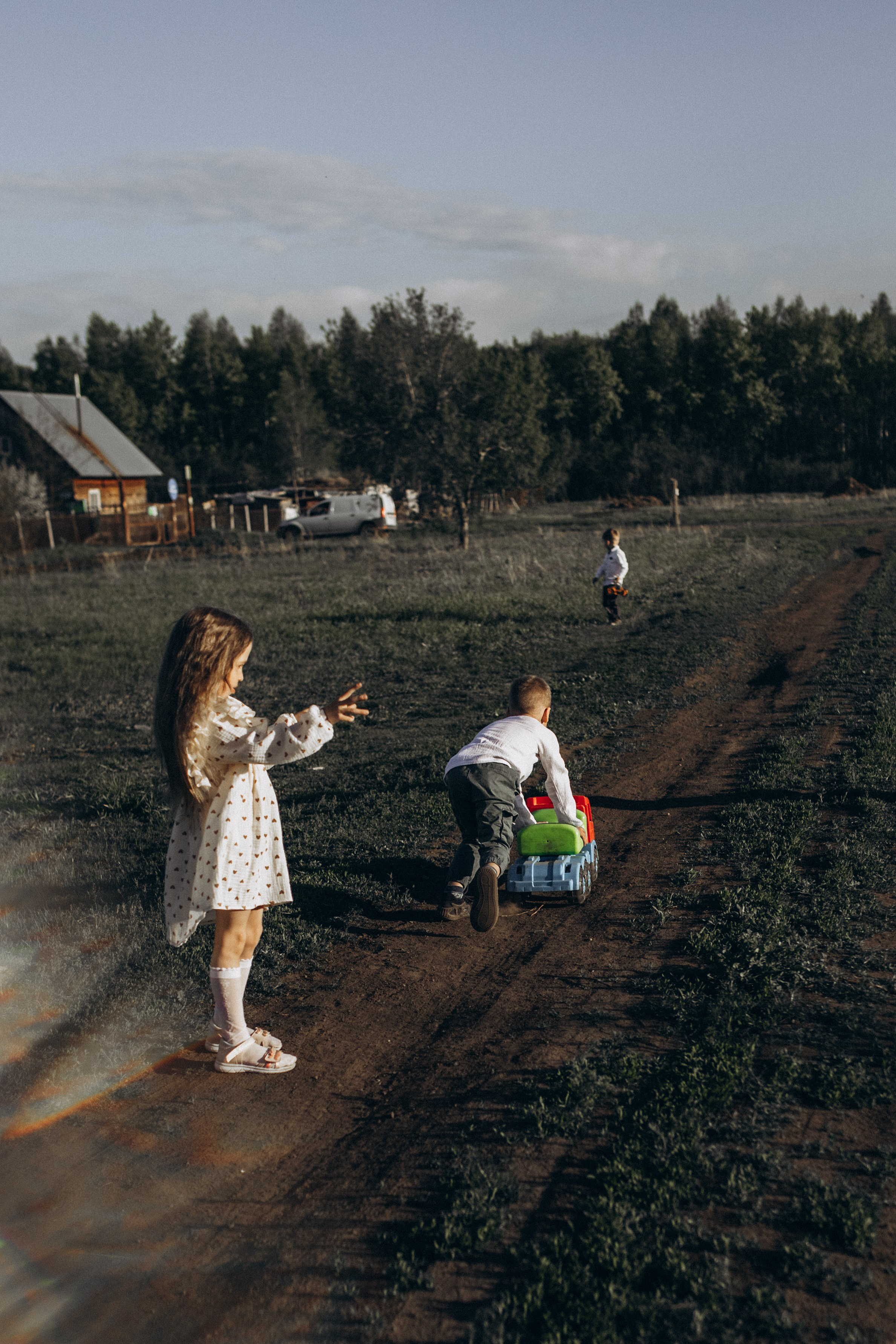 Саша, Миша, Вера и Вика летняя прогулочная съёмка. Семейный фотограф lifestyle в Новосибирске Елена Шпилевая