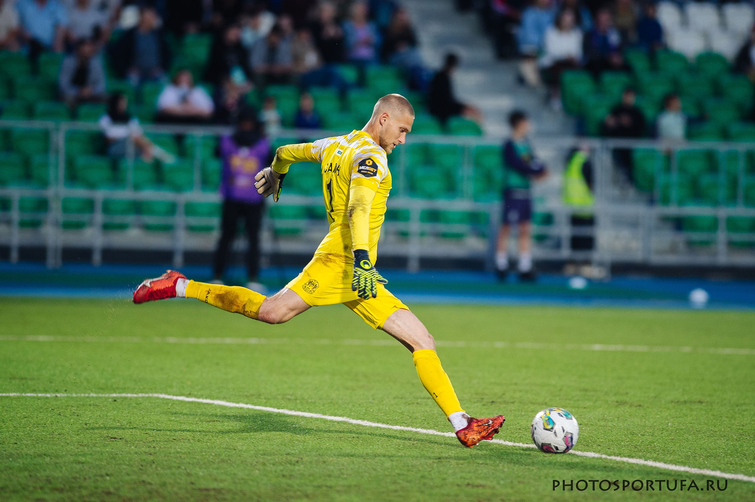 Россия — МЕЛБЕТ — Первая Лига. 4 -й тур «ФК УФА» — ФК «Тюмень». Спортивный фотограф в Уфе Евгений Буров