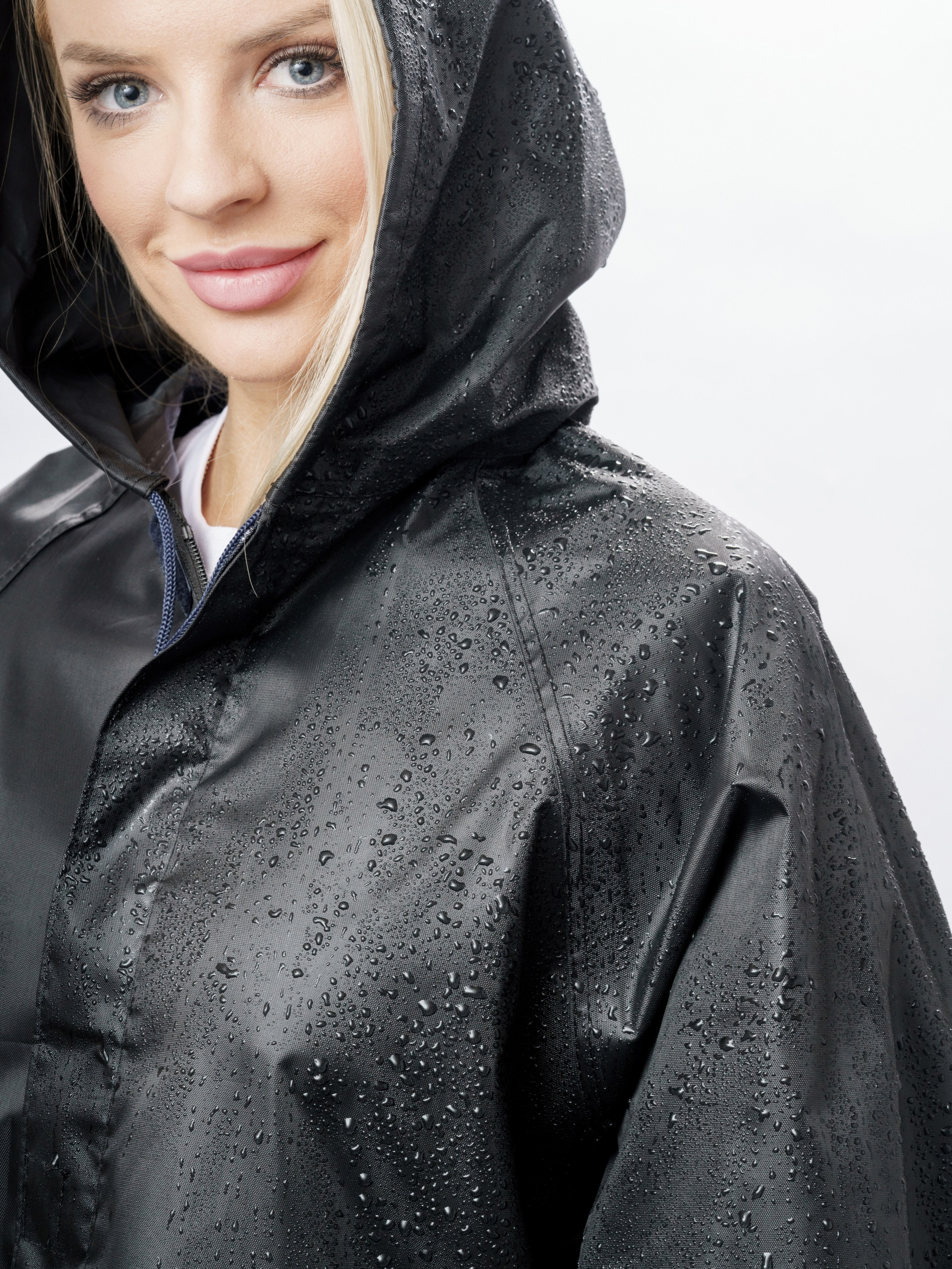 Дождевики, парная съемка. KED Production — продакшн из СПб. Создаём фото, видео и контент, который помогает брендам и селлерам продавать больше