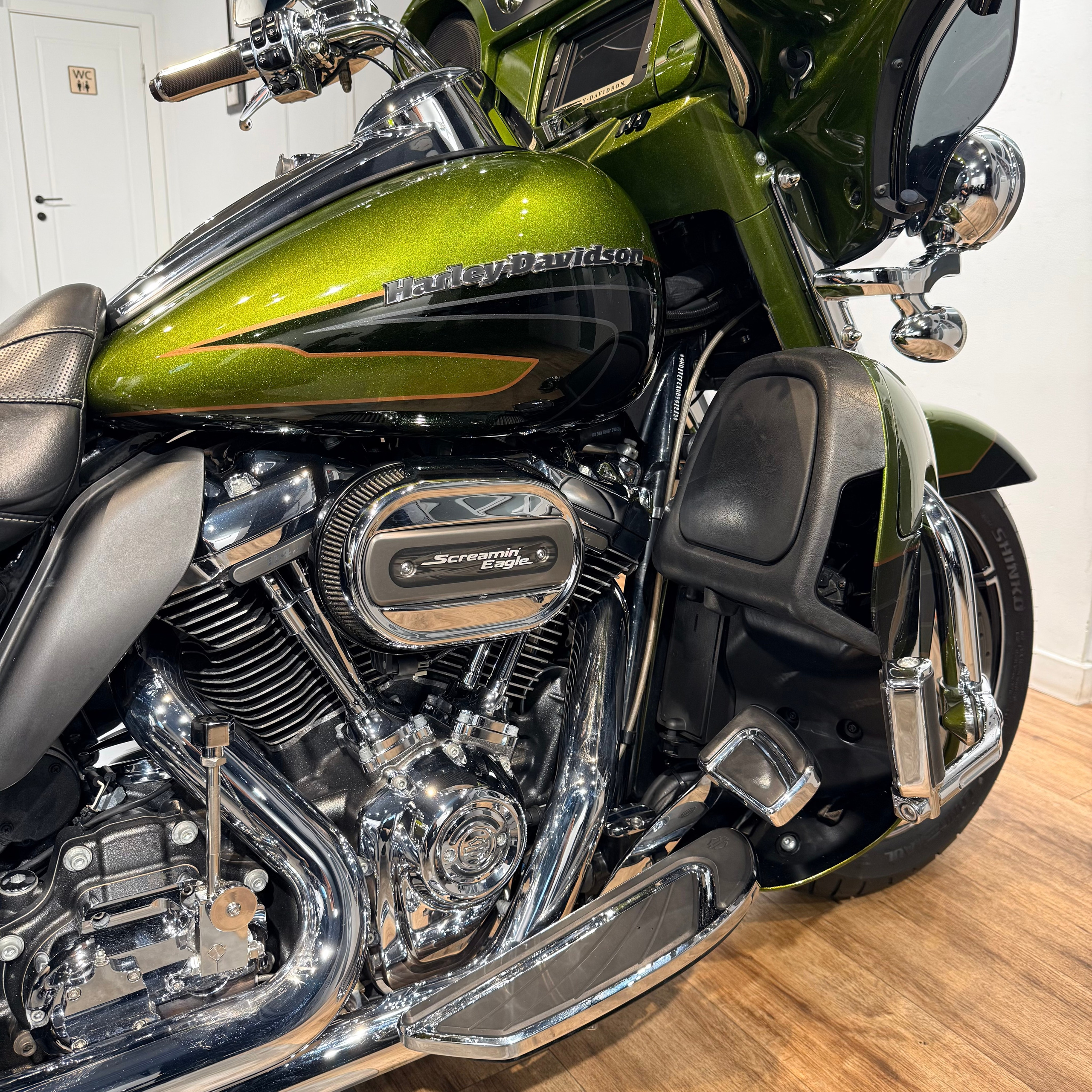 2017 CVO Electra Glide Spiked Olive Serpentine Green. Hello Davidson, Москва. Только хорошие мотоциклы…
