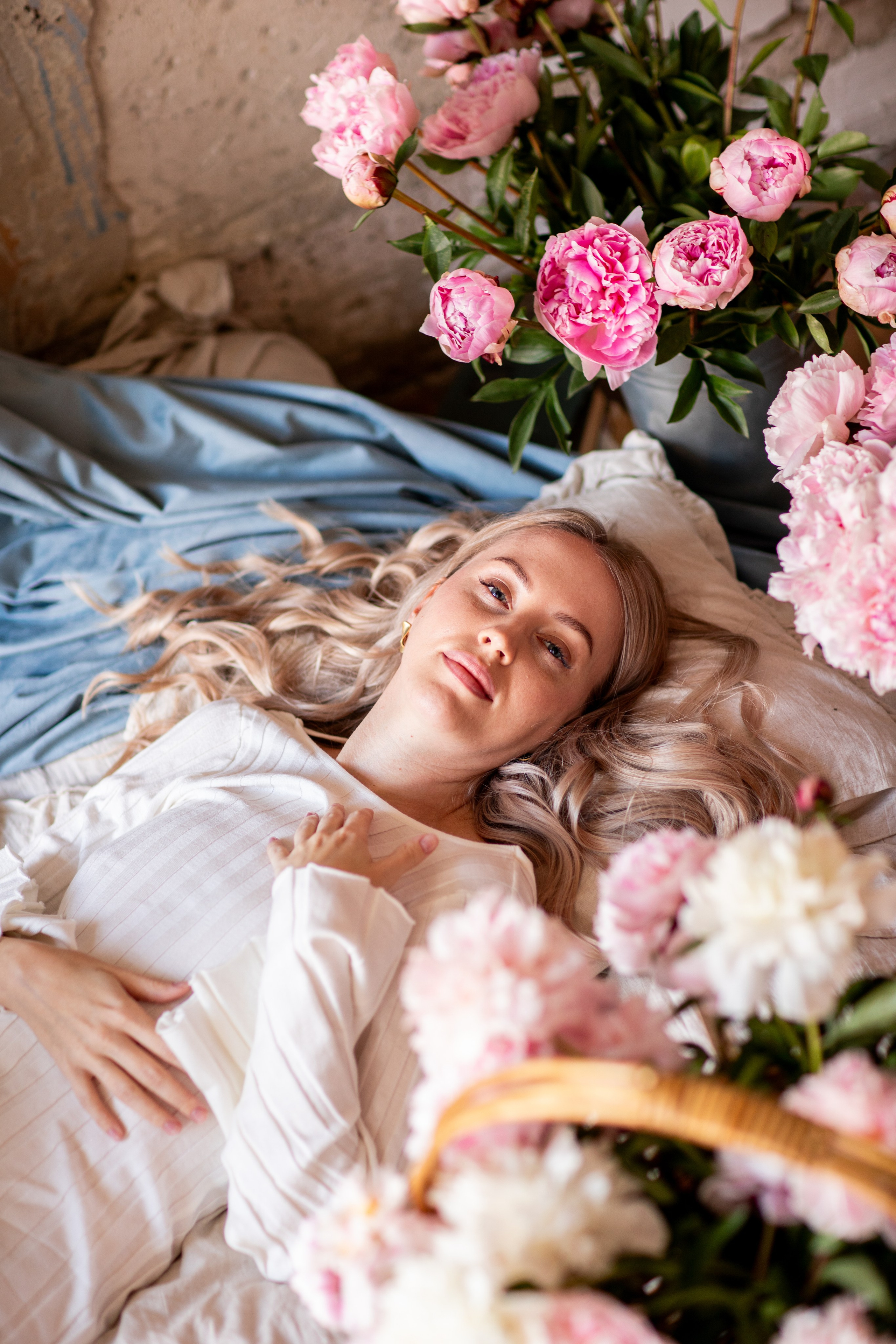 Съемка в живых пионах. Семейный и индивидуальный фотограф в Ростове-на-Дону