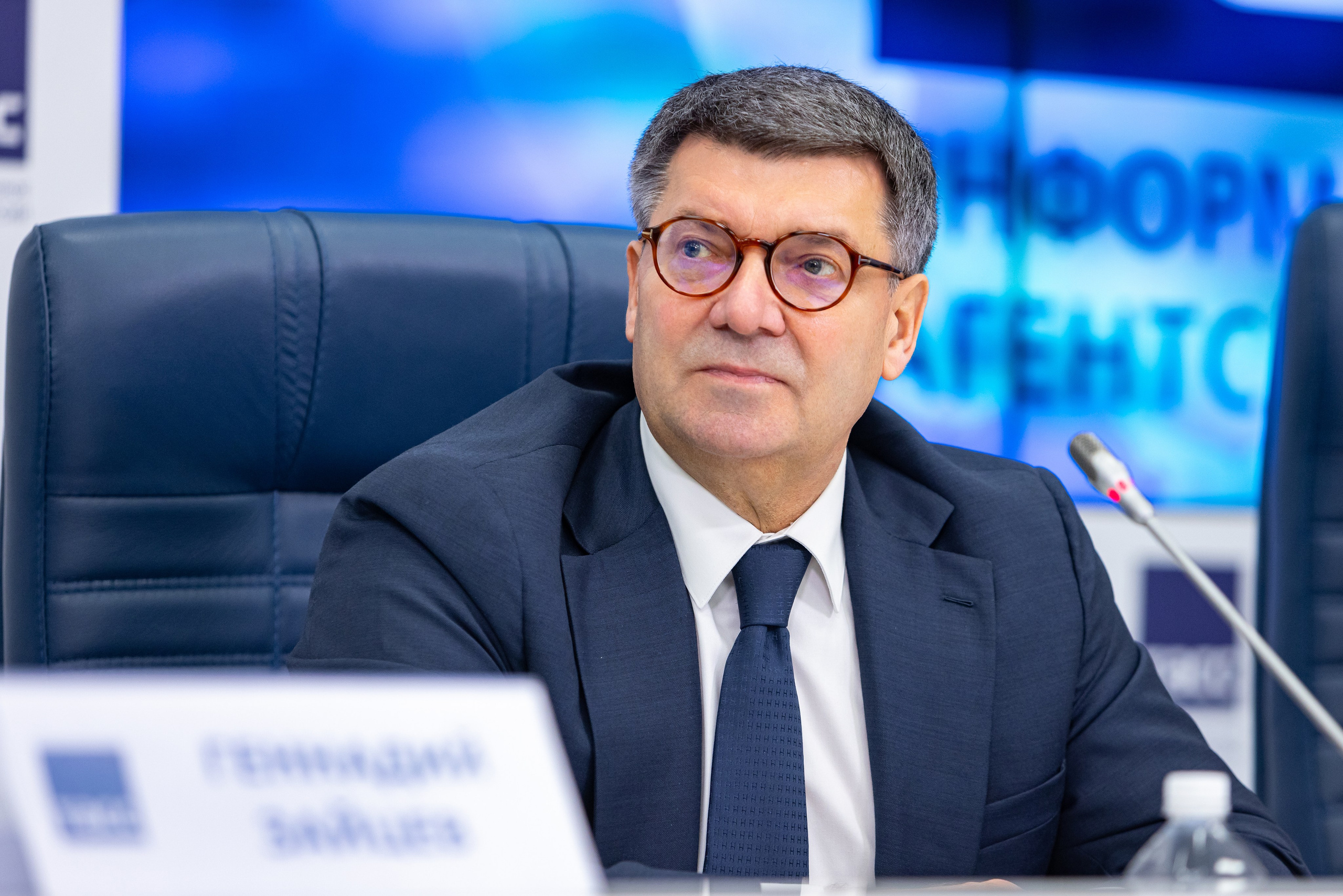 ГРУППА «АЛЬФА». ПЕРВЫЕ ПОЛВЕКА. Пресс-конференция в стенах ТАСС. Фотостудия в Москве LUXARTPHOTO