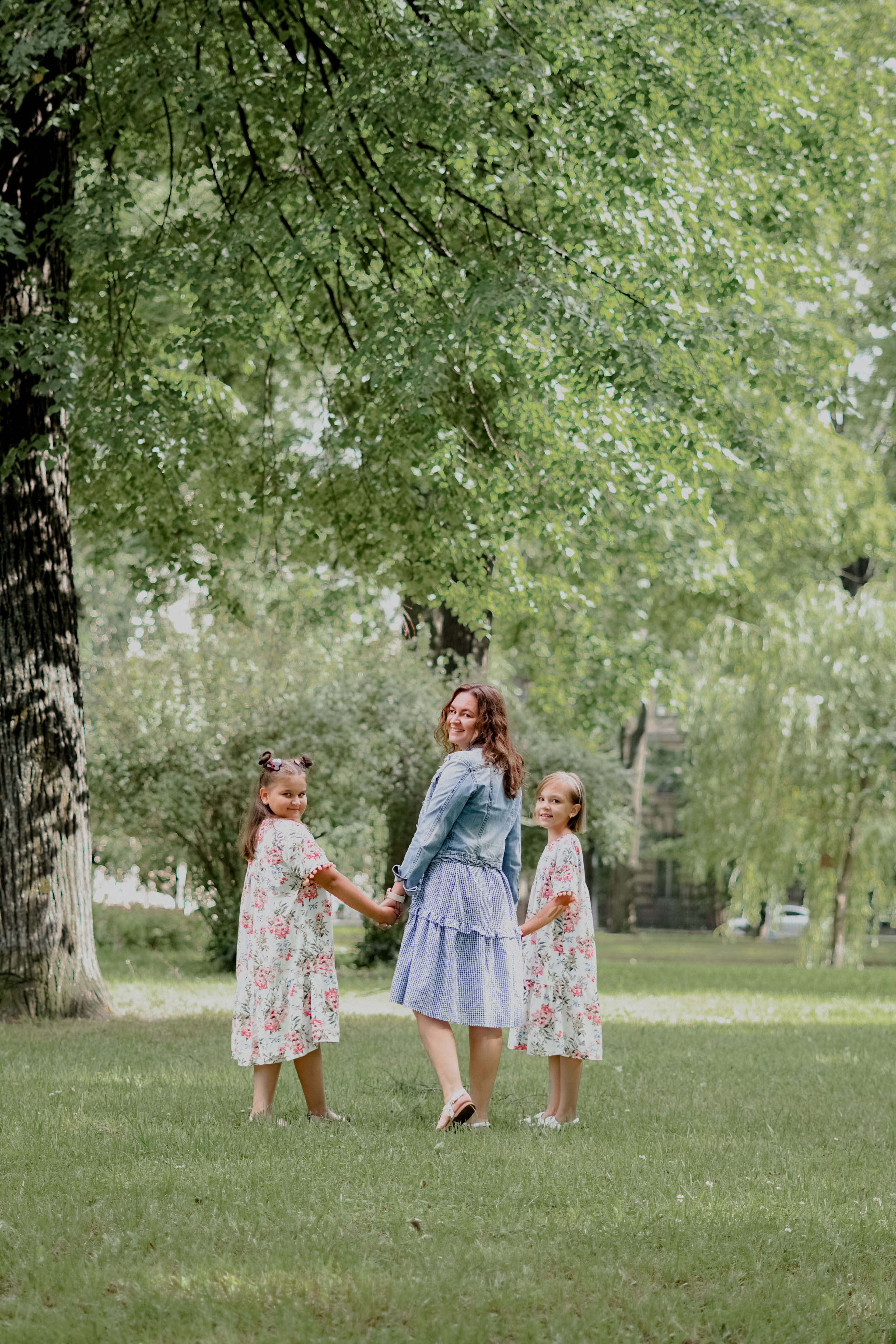Ksenia & daughters. Профессиональный свадебный фотограф в Женеве и Швейцарии | Таня Вовчецкая