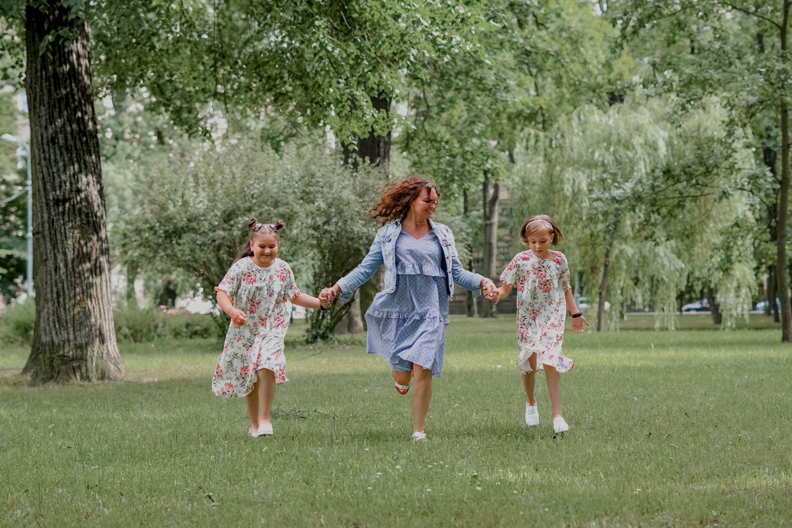 Ksenia & daughters. Профессиональный свадебный фотограф в Женеве и Швейцарии | Таня Вовчецкая