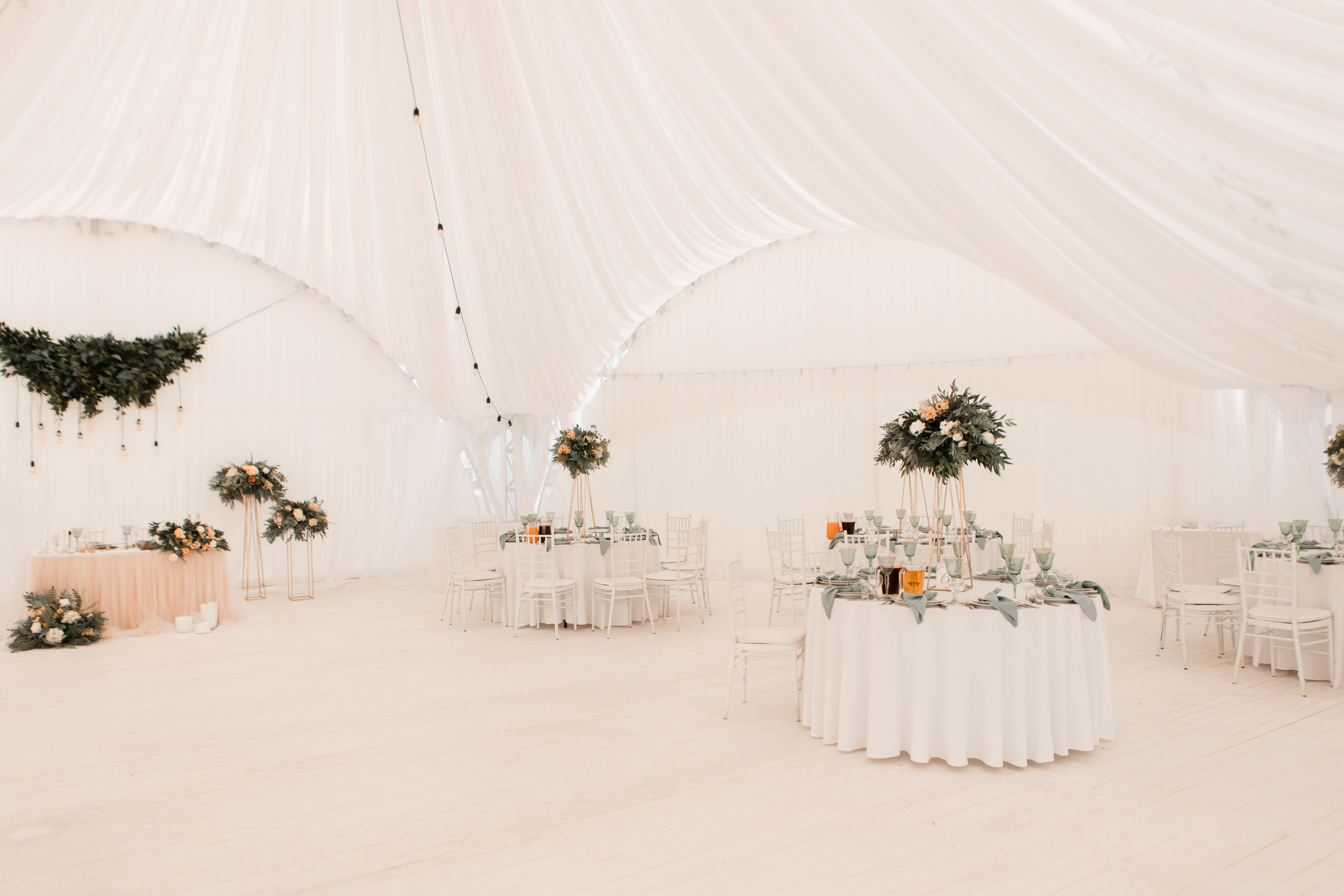 Свадебная фотосессия Сергея и Татьяны. Наша свадебная сказка. Видеосъемка и фотосъемка свадеб. Фотограф и оператор на свадьбу. Видеосъемка подкастов, собственная видео-фотостудии. Предметная фотосъемка