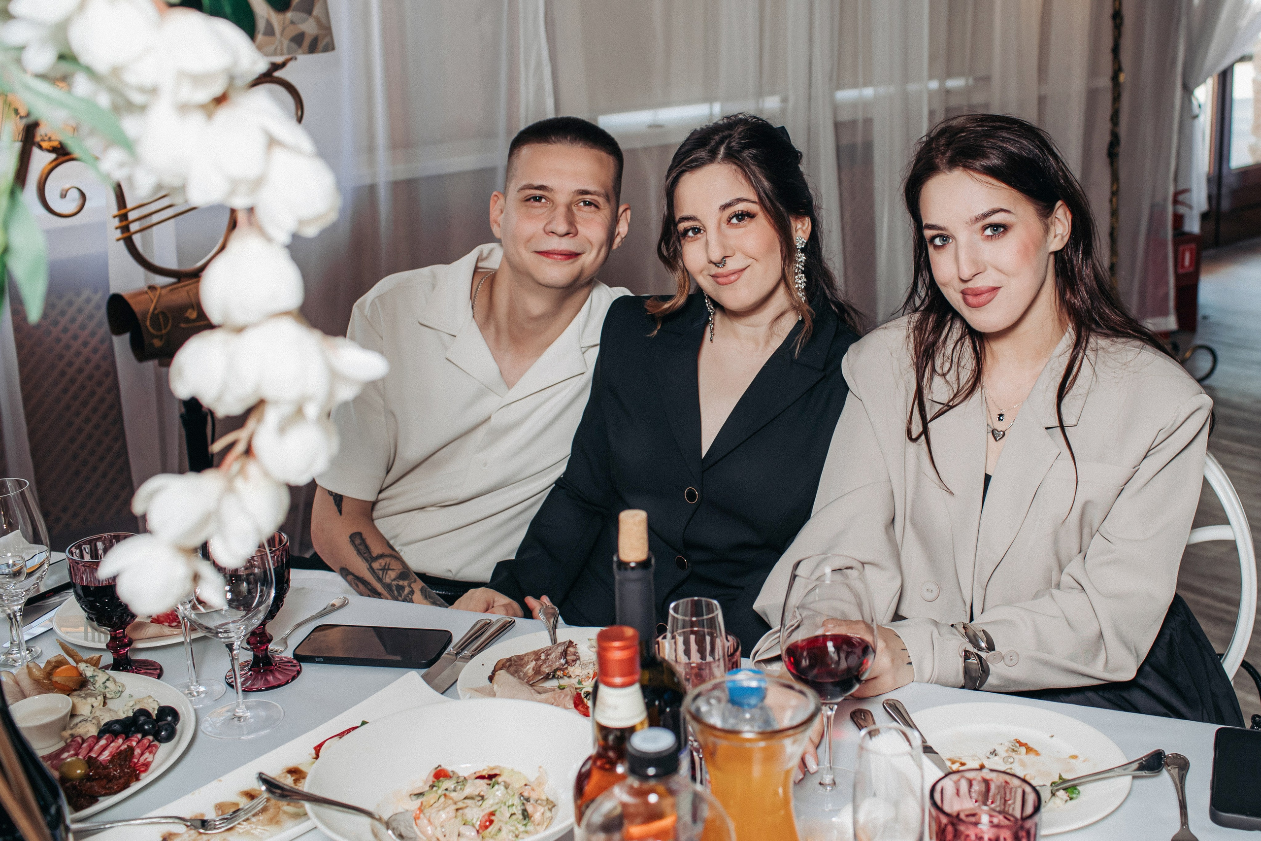 Vlad & Nadya (Saint-Petersburg, Russia). Destination wedding photographer Peter Letu