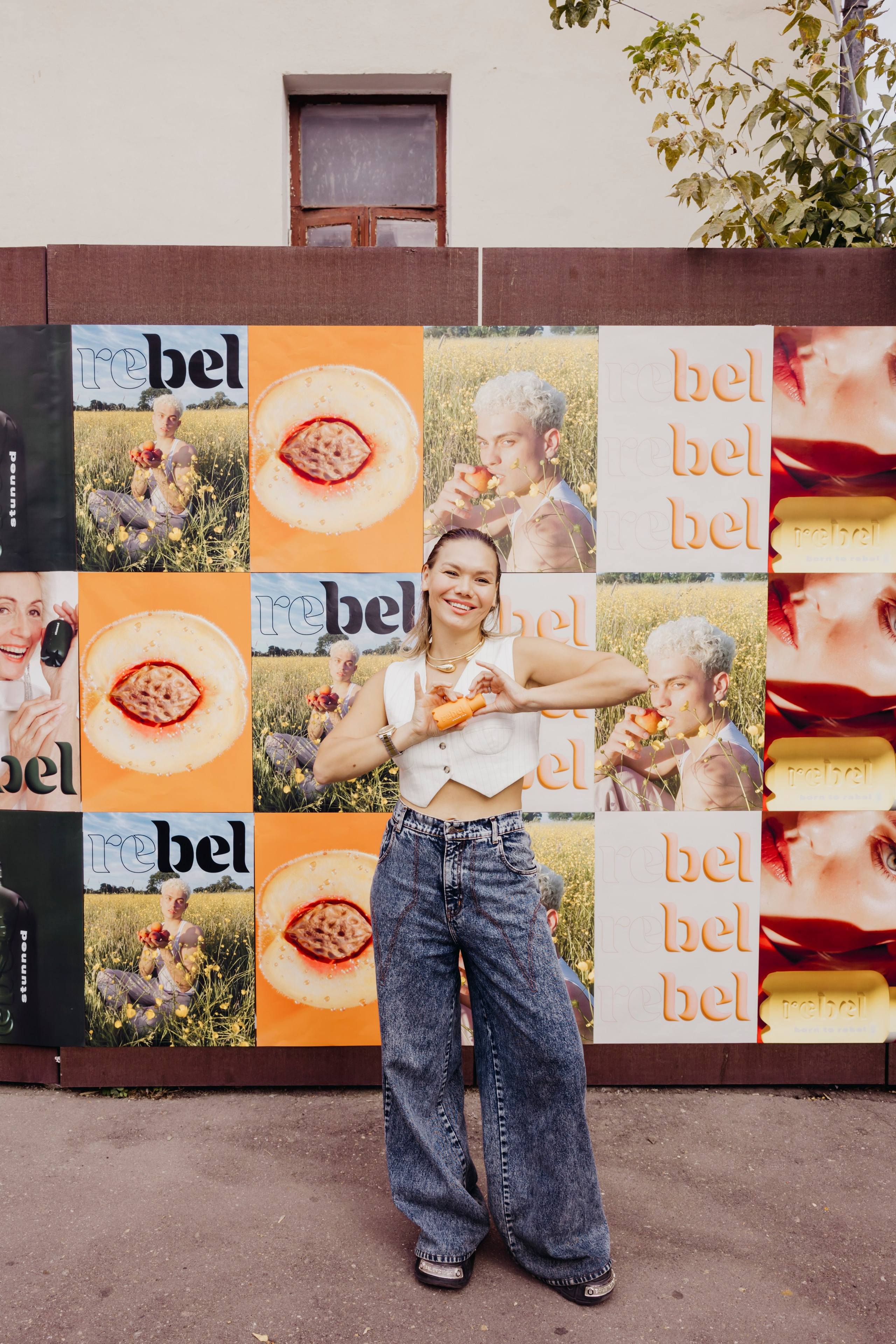 «Rebel» by «Molecule». «Птичка на проводе»: информационный портал в Москве