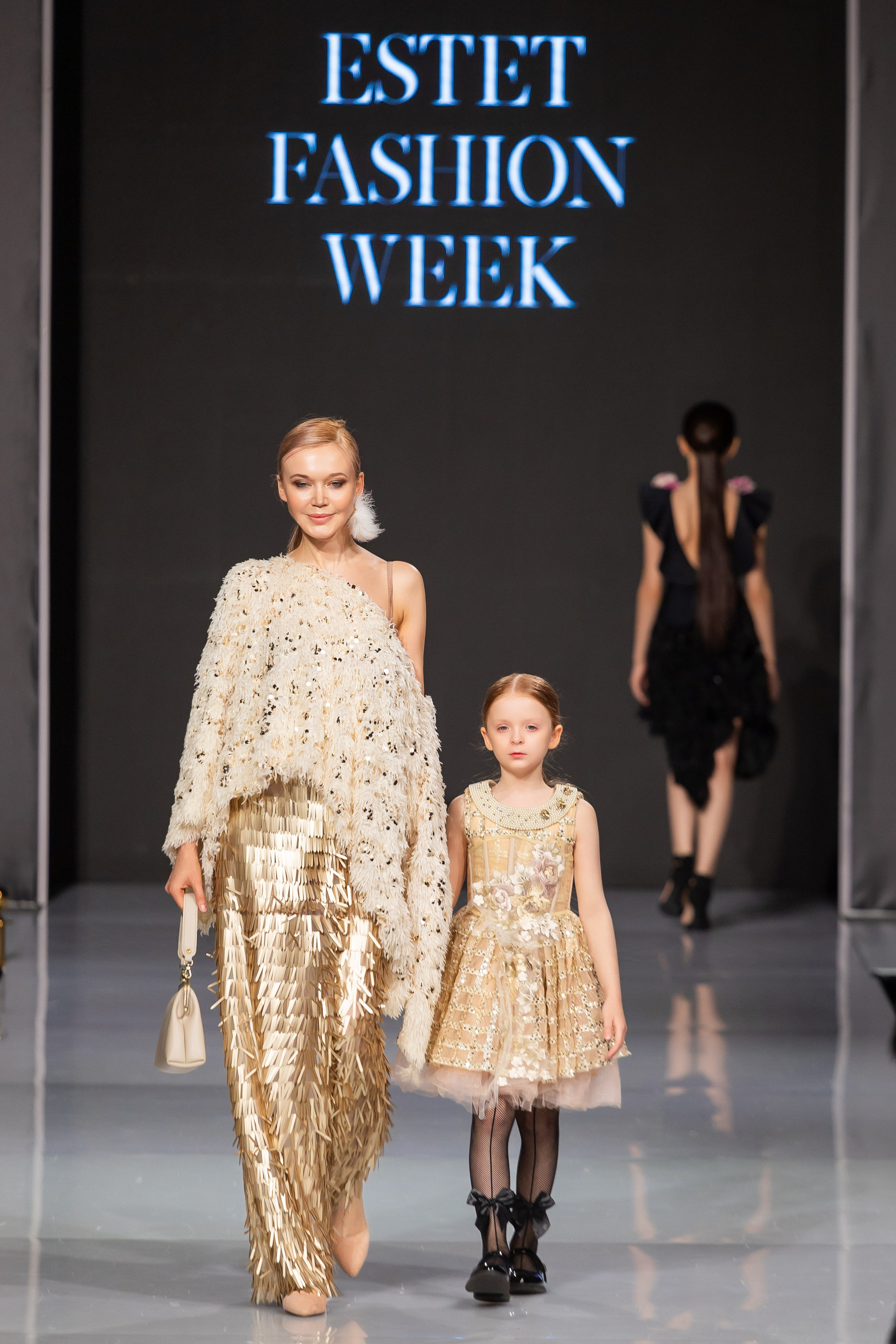 Estet Fashion Week. Photomantis