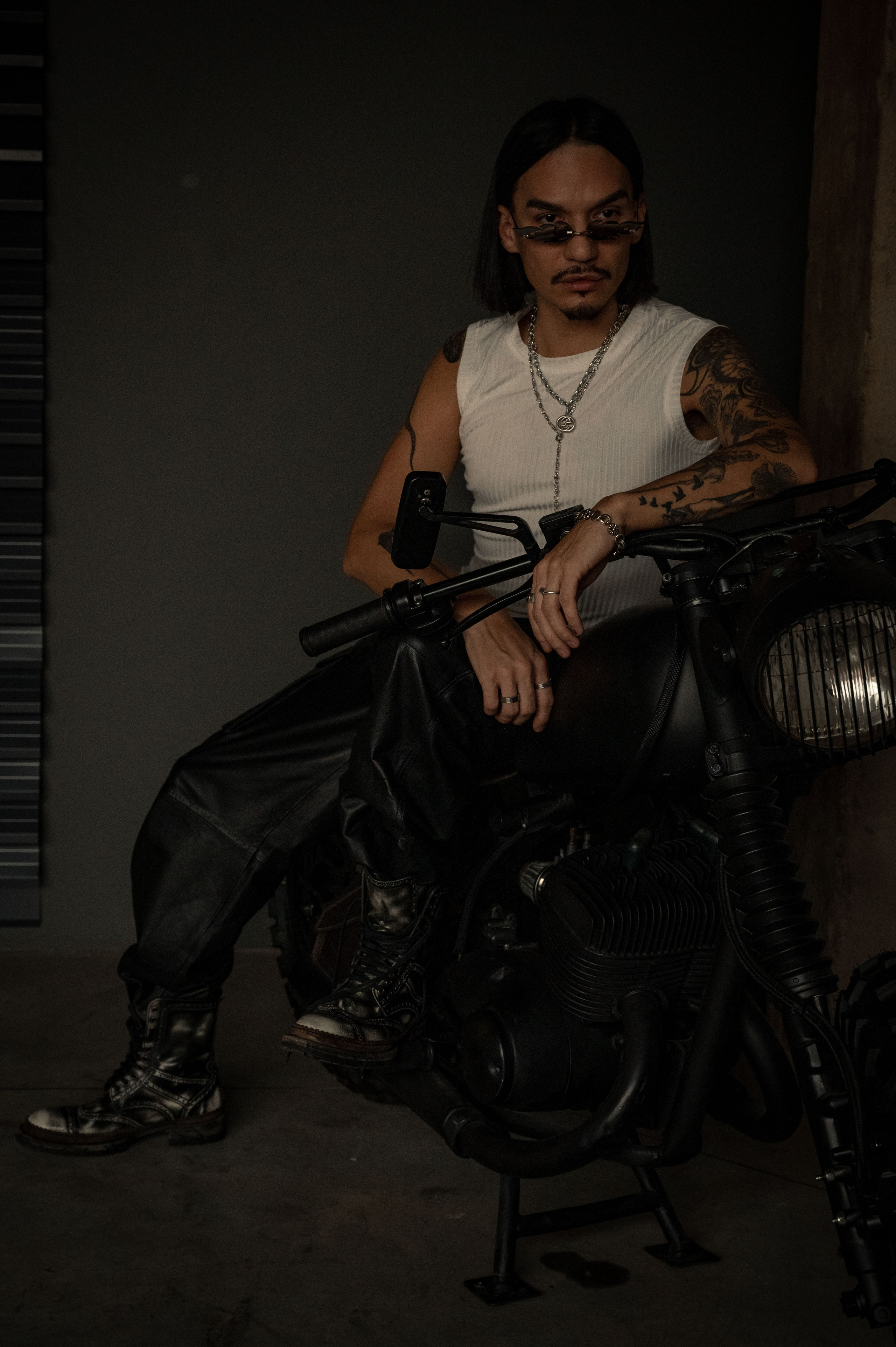 Мужской фотограф СПБ. Профессиональный фотограф беременности в СПБ. Стильные фотосессии беременности в стиле минимализм и классическая фотография