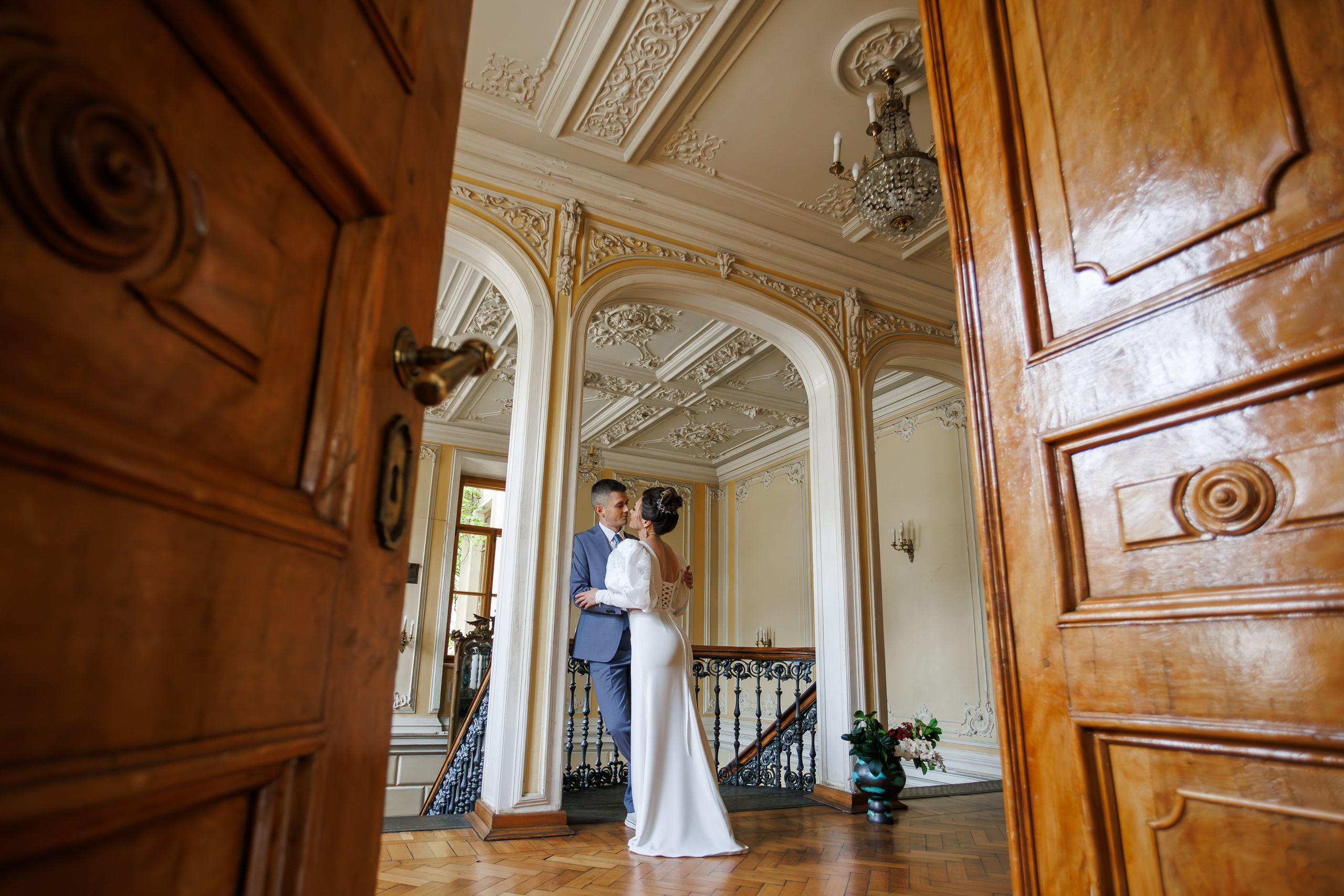 Свадебная фотосессия в библиотеке читальне им Пушкина. Свадебный фотограф Москва и МО Сергей Киржаев