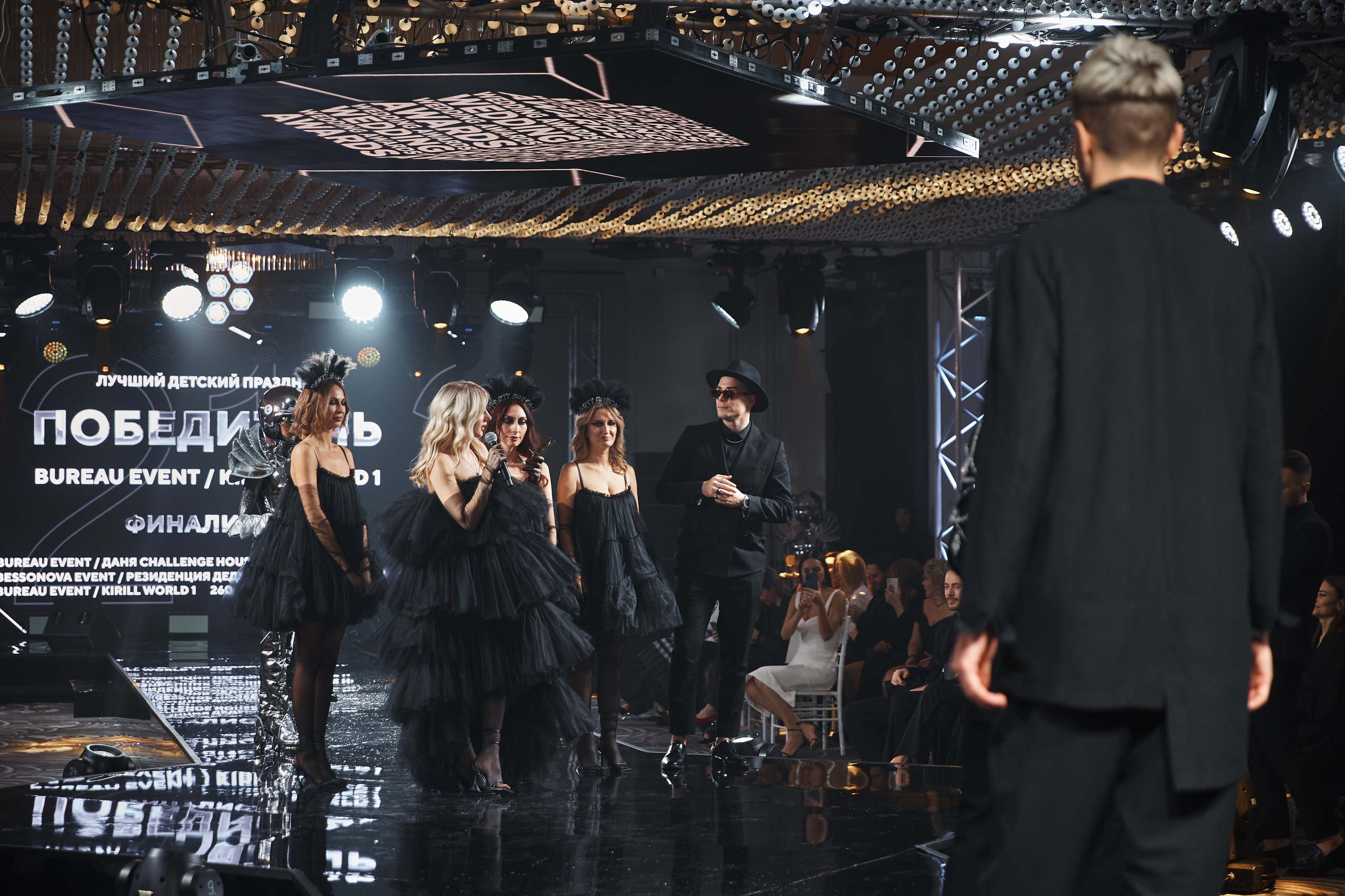 Награждение победителей на сцене