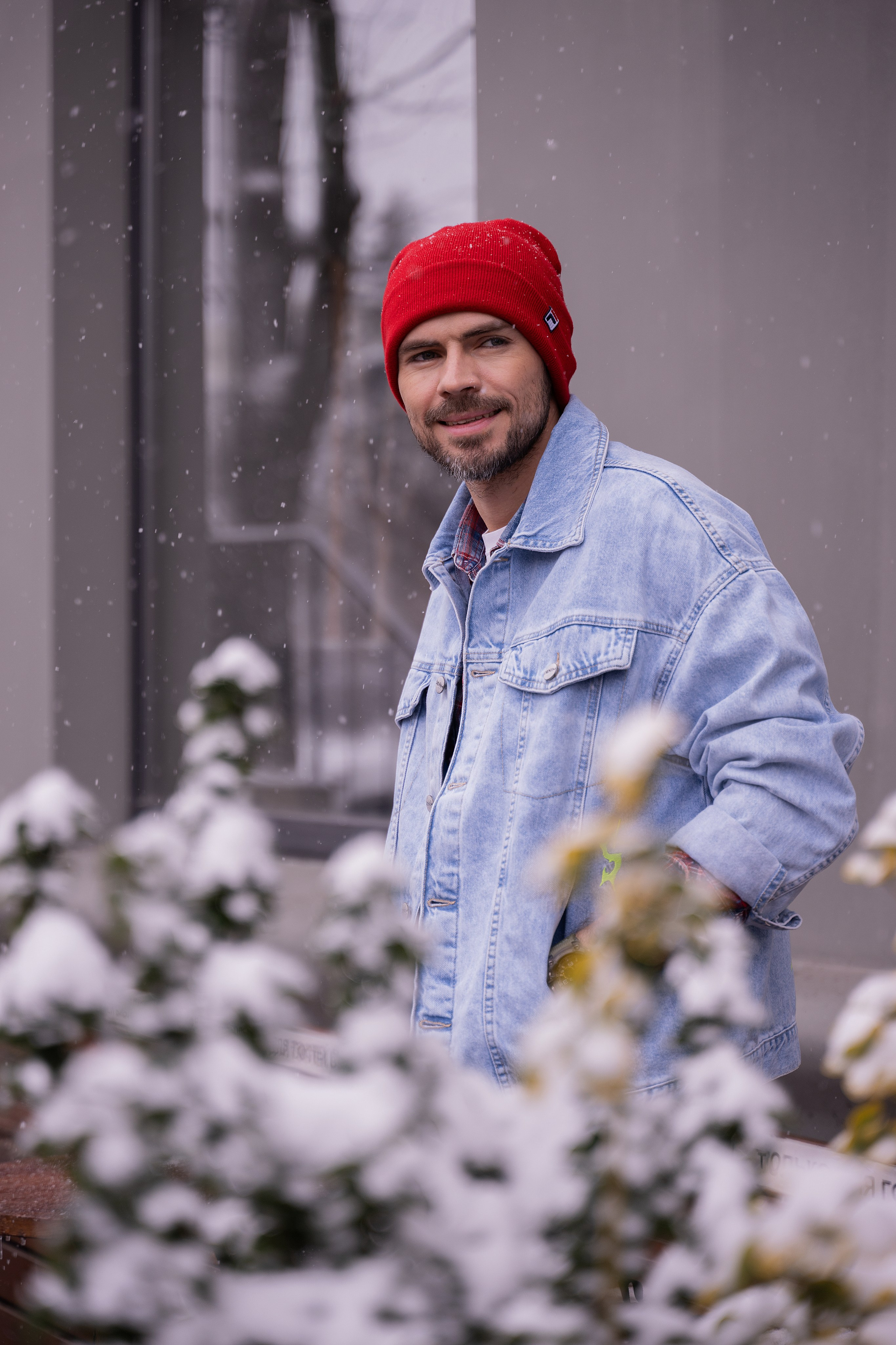 Красавчик в кафе. Главная