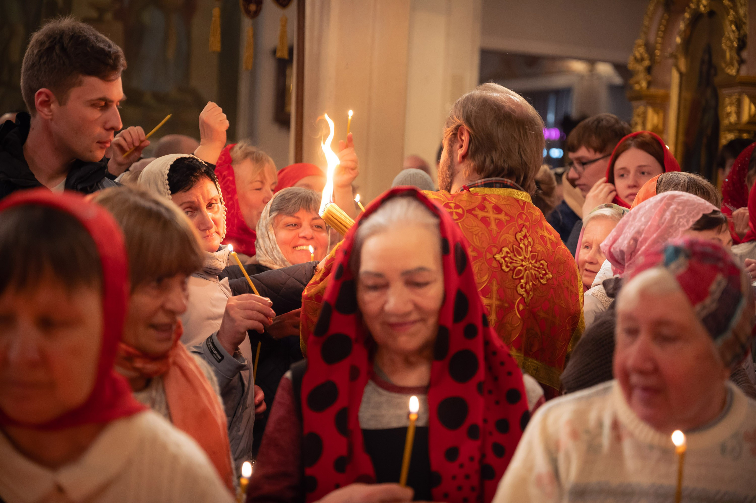 Богородский храм. Пасха. Полунощница, Божественная литургия. Антон и Татьяна Денисенко — В храме