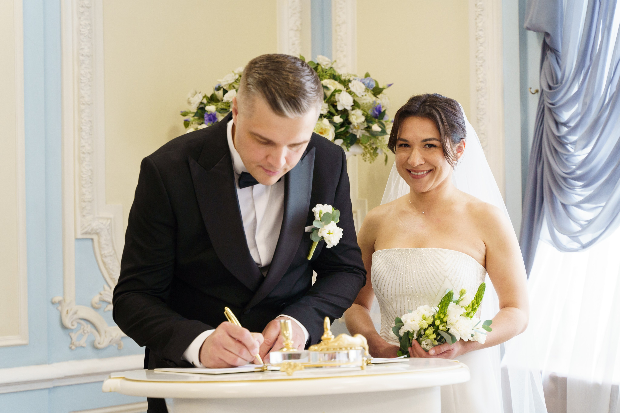 Во Дворце бракосочетания № 2. Professional photoartist in St. Petersburg (wedding, reportage, portrait, model book, love story) Alexander Shvedov