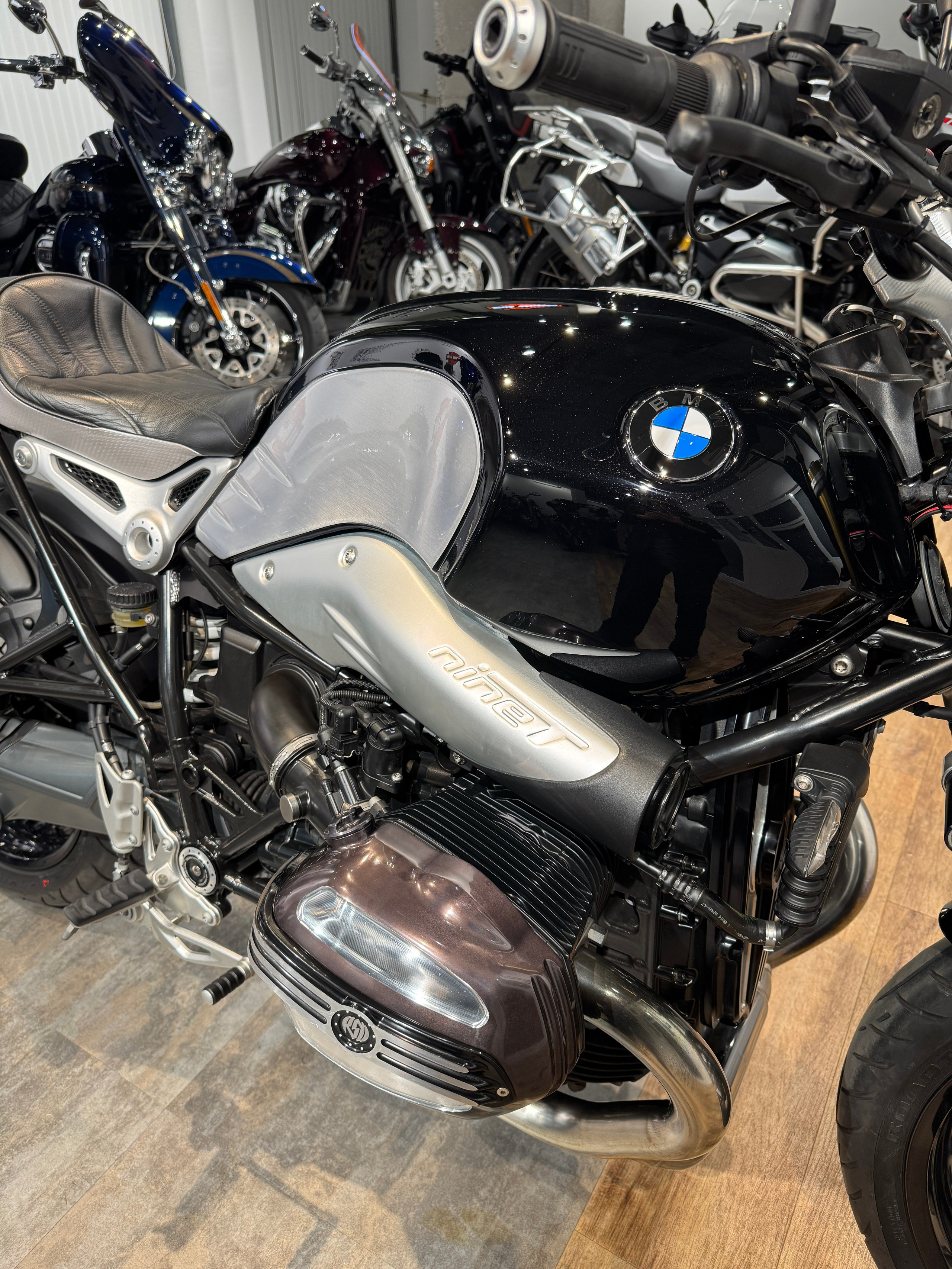 BMW R Nine T (Corbin Cafe Racer). Hello Davidson, Москва. Только хорошие мотоциклы…