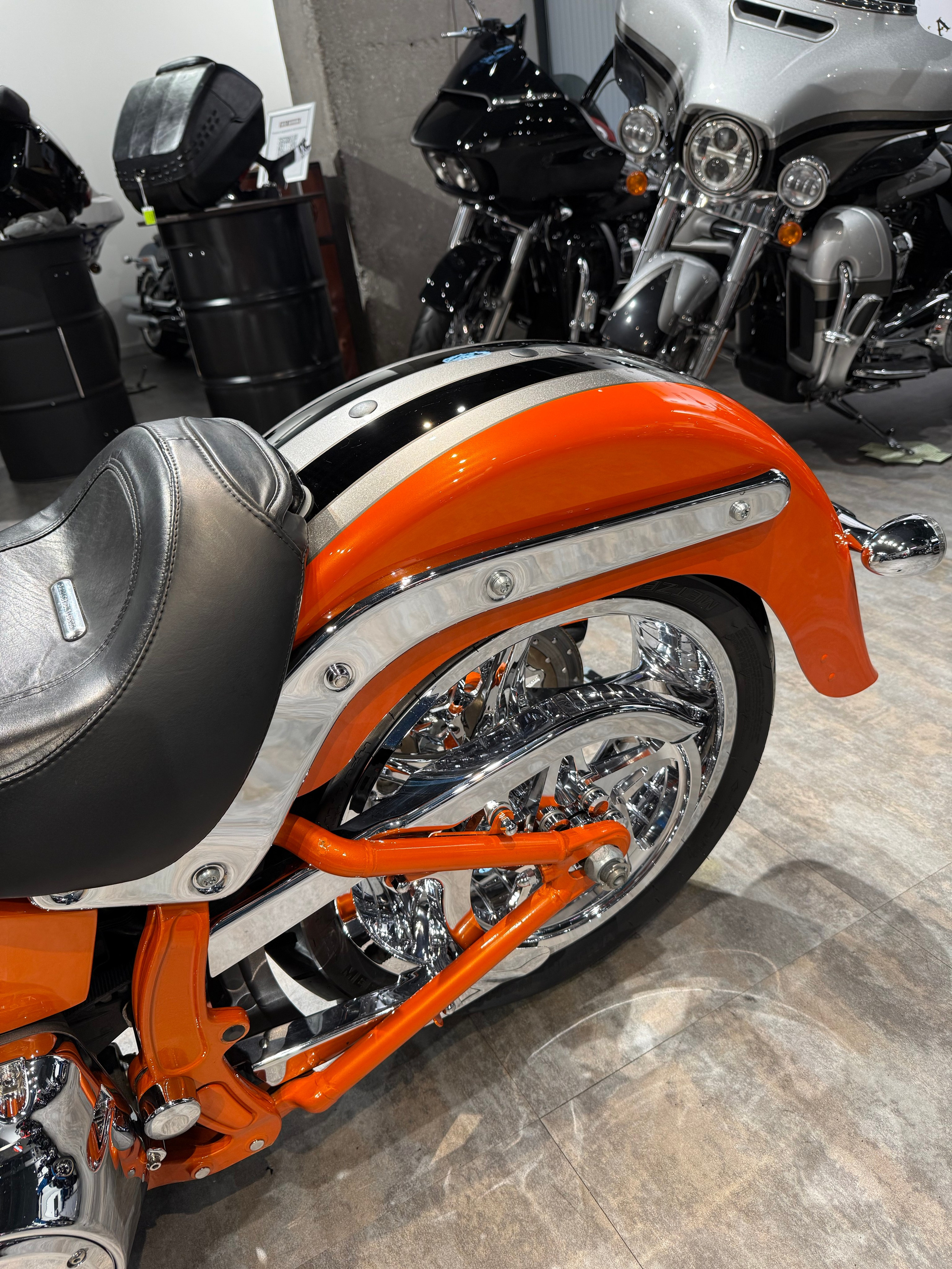 2010 CVO Inferno Orange. Hello Davidson, Москва. Только хорошие мотоциклы…