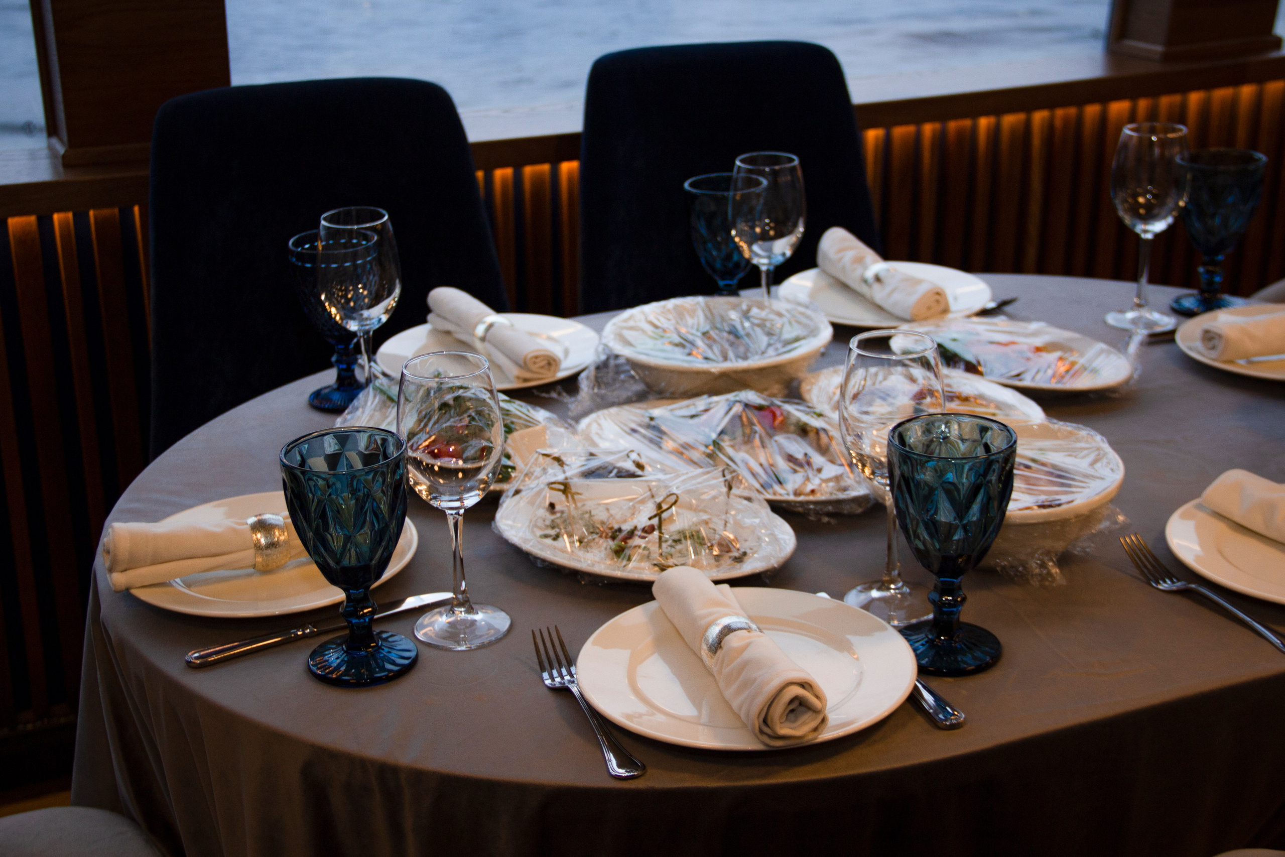 Съемка для сайта аренды катеров в Санкт-Петербурге, подготовка к свадебной прогулке по рекам и каналам. Фотограф в Санкт-Петербурге Смирнова Диана