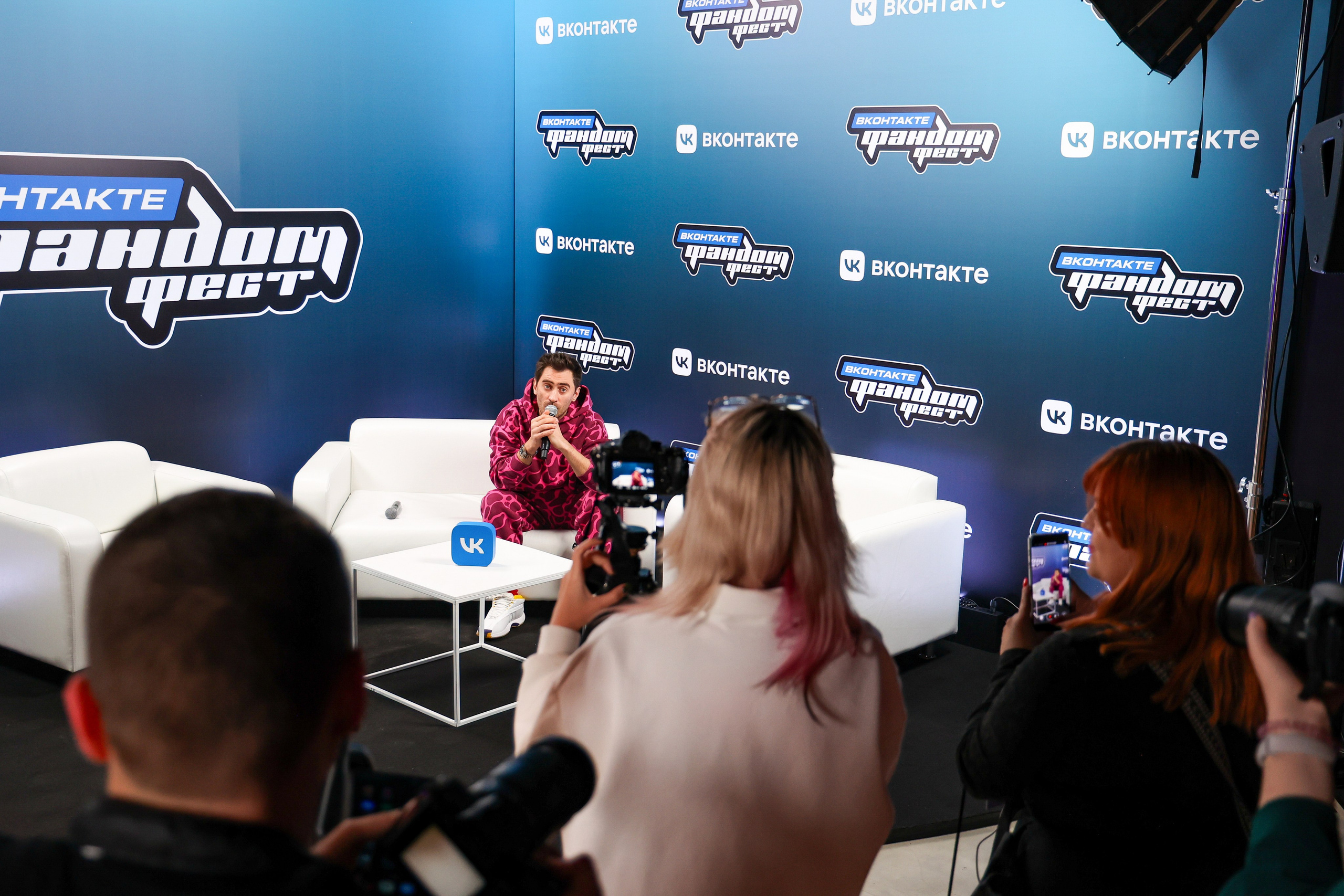 VK Fest. Показ «Стометровка» с Дмитрием Чеботарёвым. Свадебный и Event фотограф в Москве Бажина Ирина