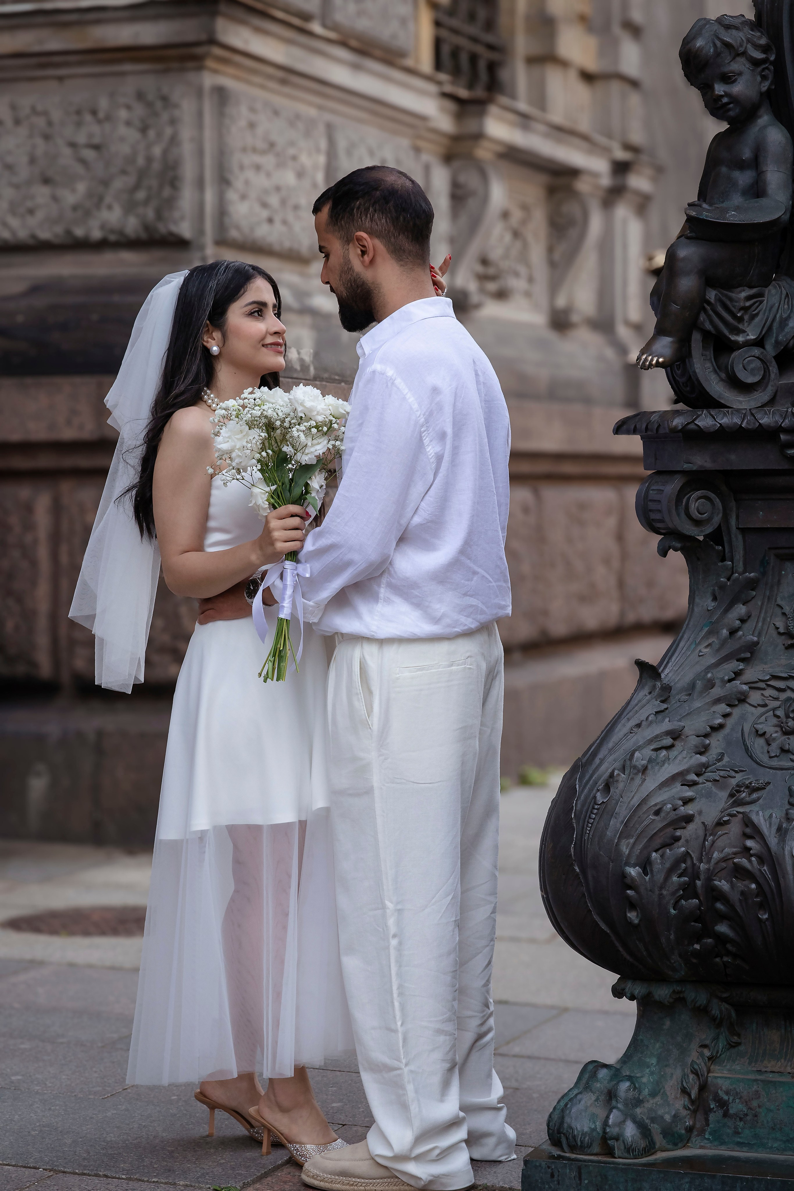Свадебная прогулка Иранской пары по городу. Портретный фотограф в Санкт-Петербурге Савельева Ольга