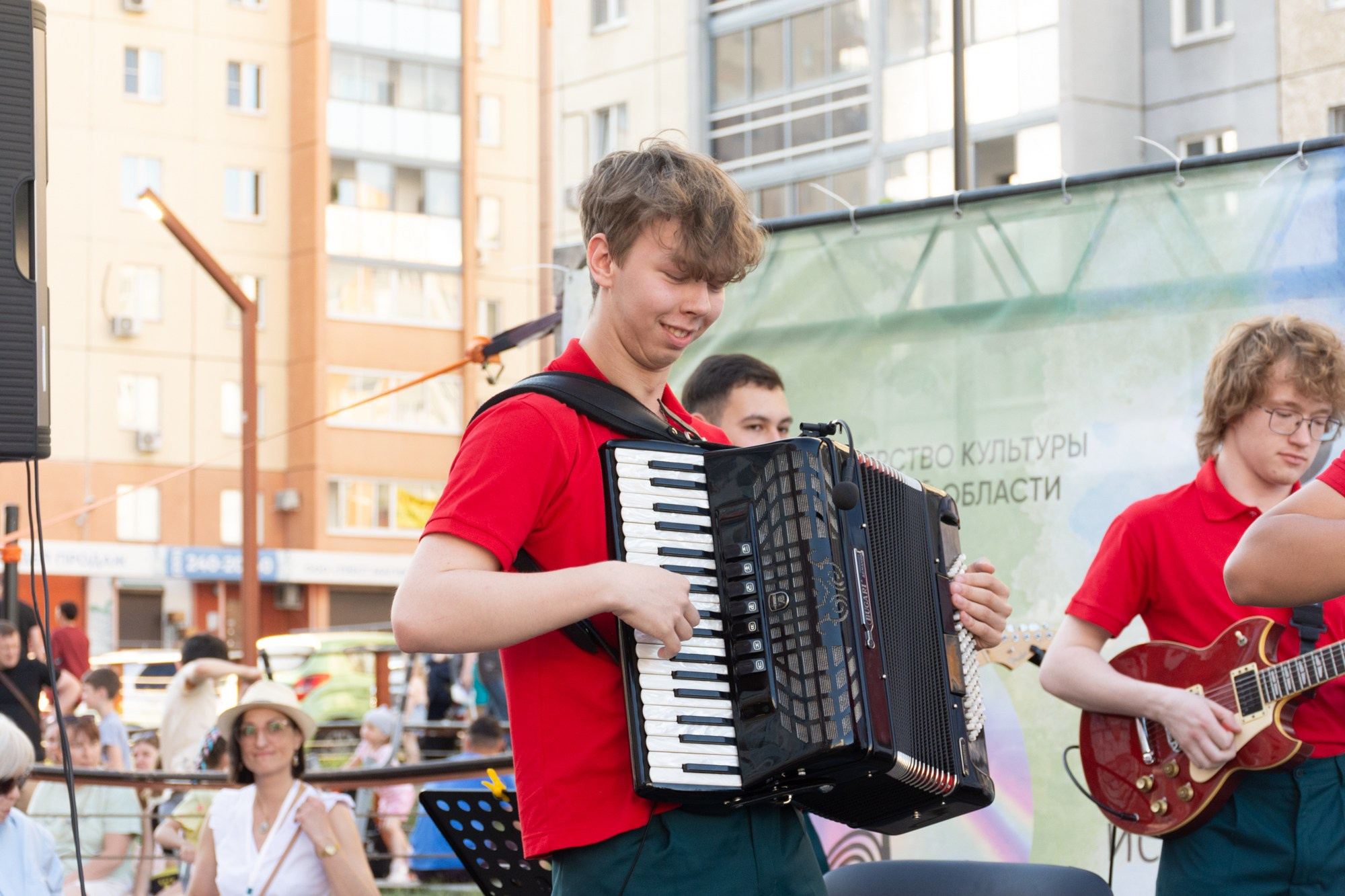 Фестиваль современного исполнительского искусства (Сквер Академ Риверсайд). Фотограф Максим Буряк
