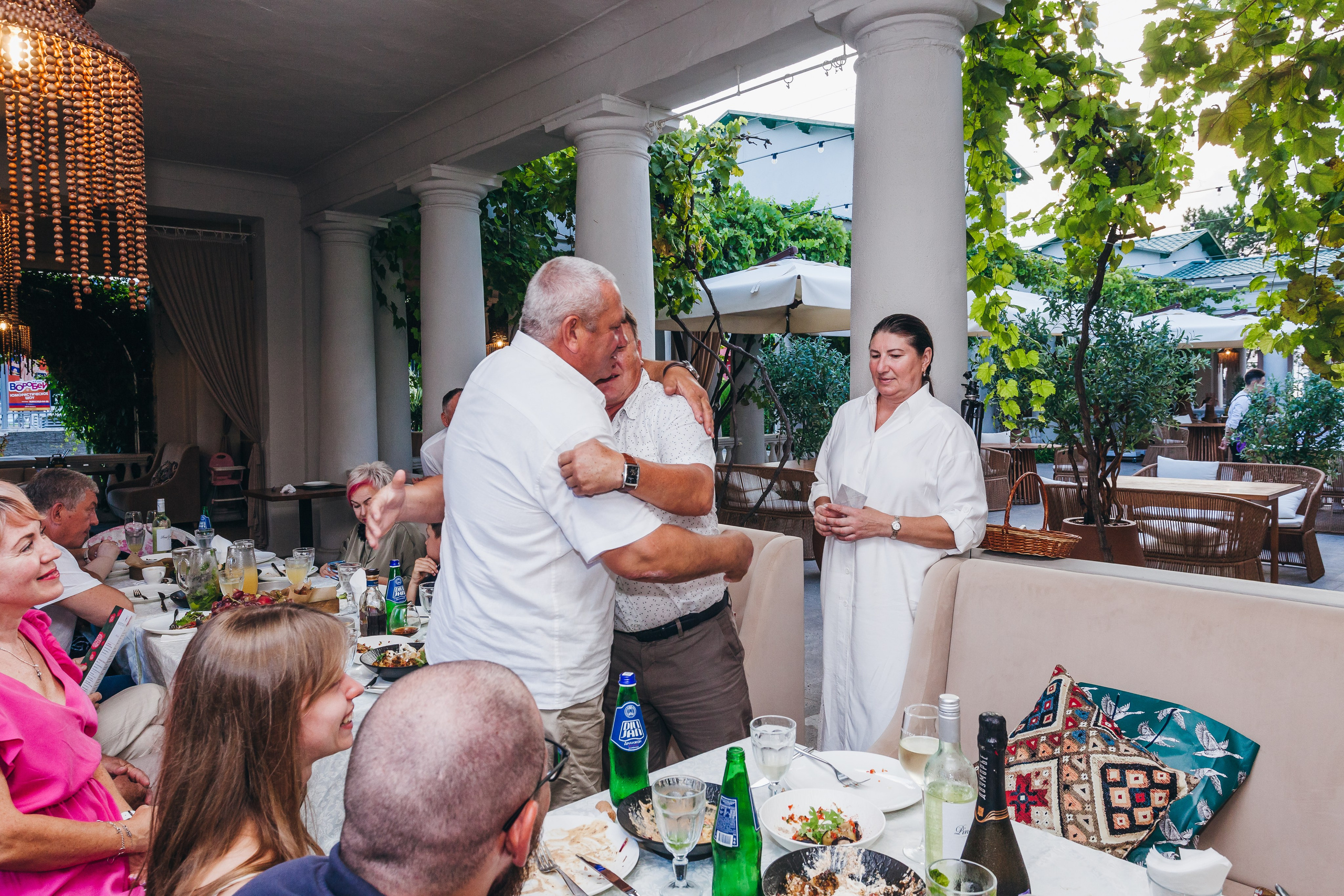 День рождение в уютном ресторане. Фотограф Денис Денисов