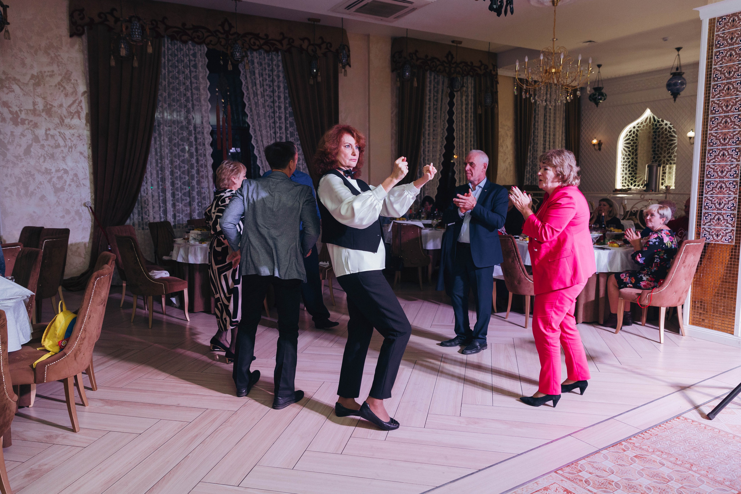 60 лет. Я Аракчеева Менслу — семейный и свадебный фотограф в Астрахани