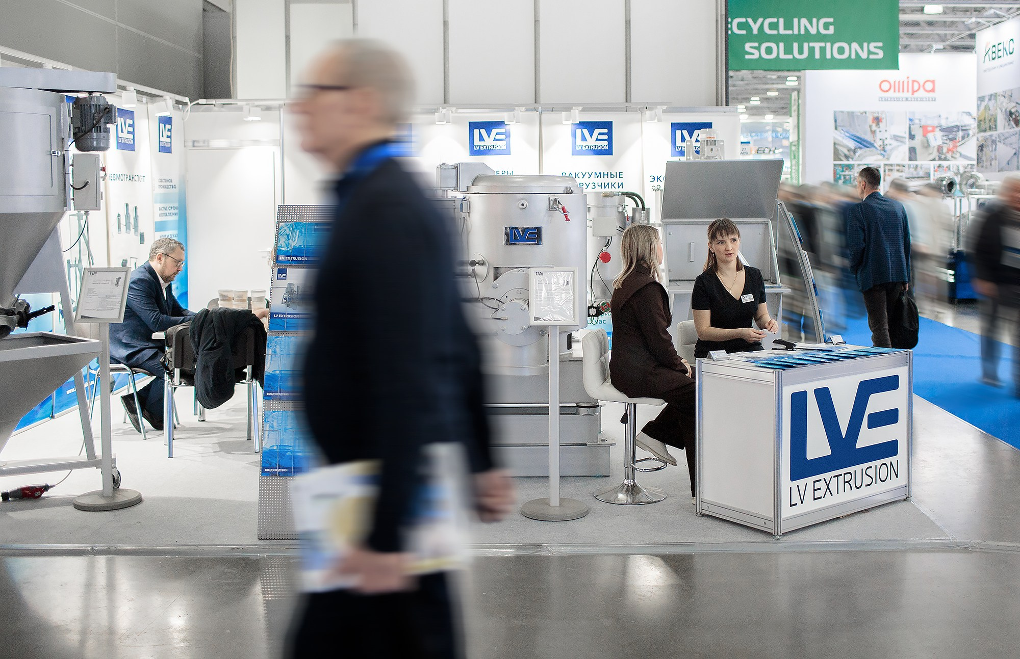 Репортажная фотосъемка выставки «RUPLASTICA 2026» в Москве. Промышленный фотограф Станислав Виноградов