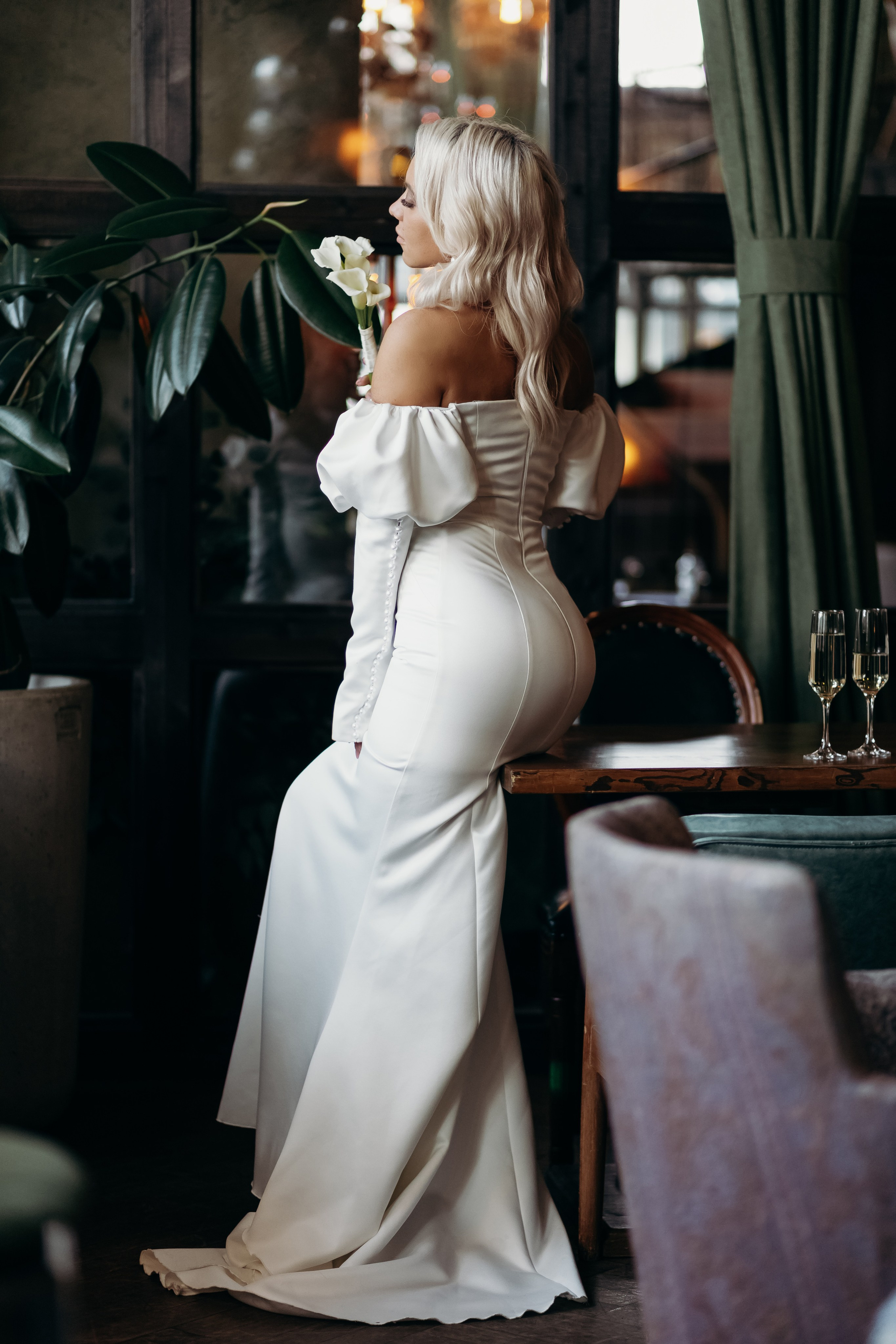 Александр и Елена (сборы, ресторан). Фотограф свадебный семейный в Красноярске Шукшина Наталья