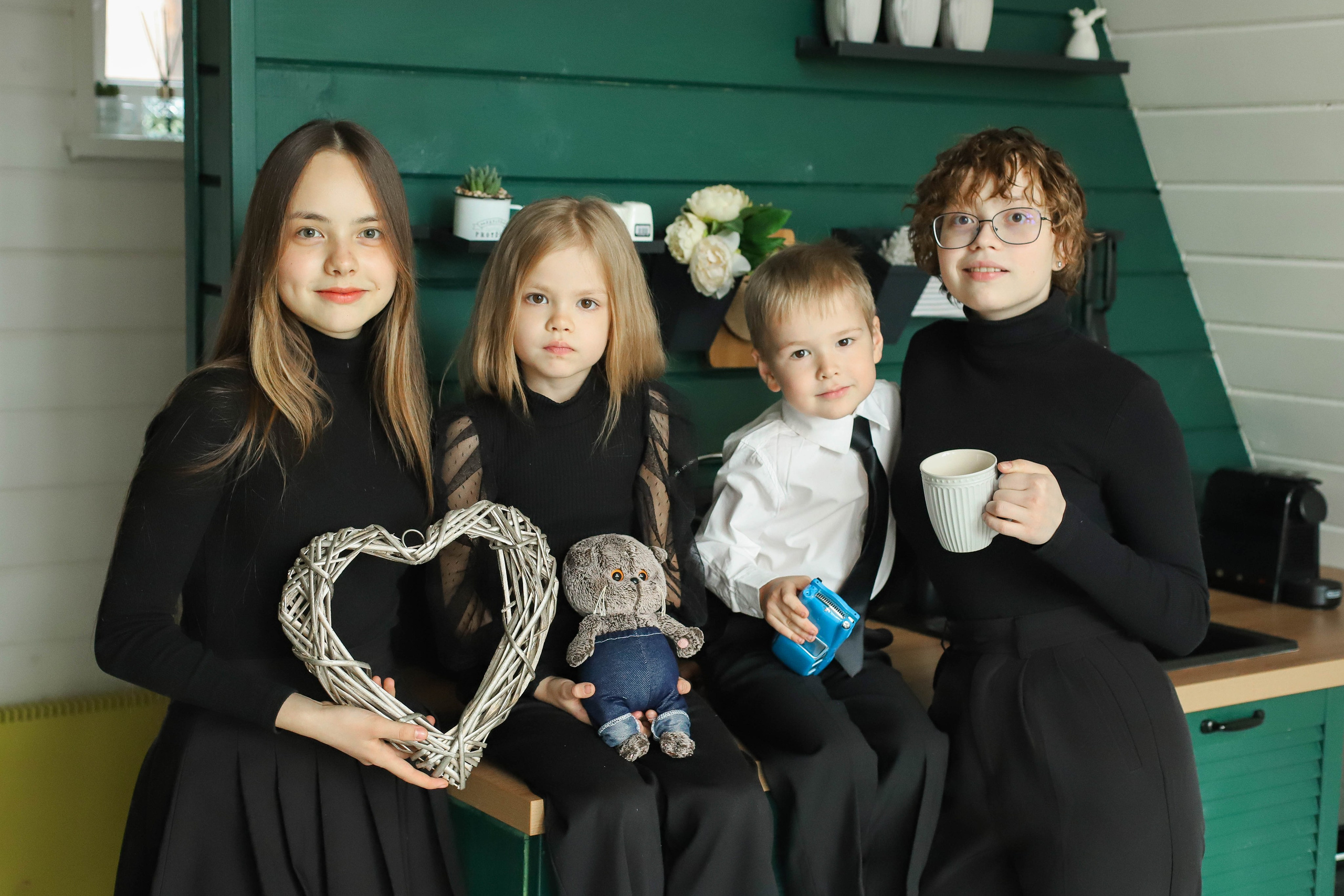 В красивом красном домике. Фотограф в Сургуте Брызгунова Анастасия