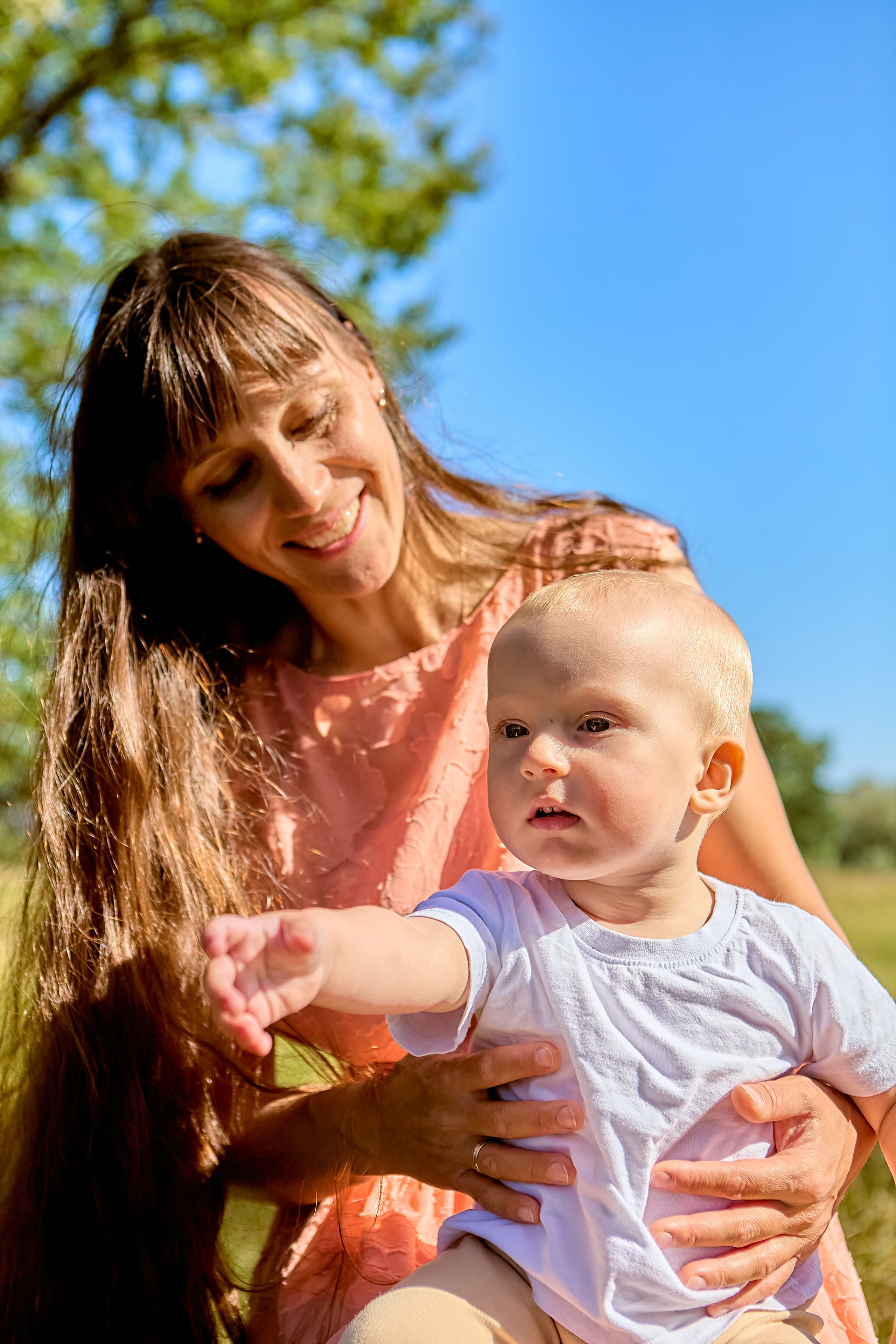 Мама с малышом. Мама с сыном. Семейная прогулка творческая работа православного фотографа Николая Голованова