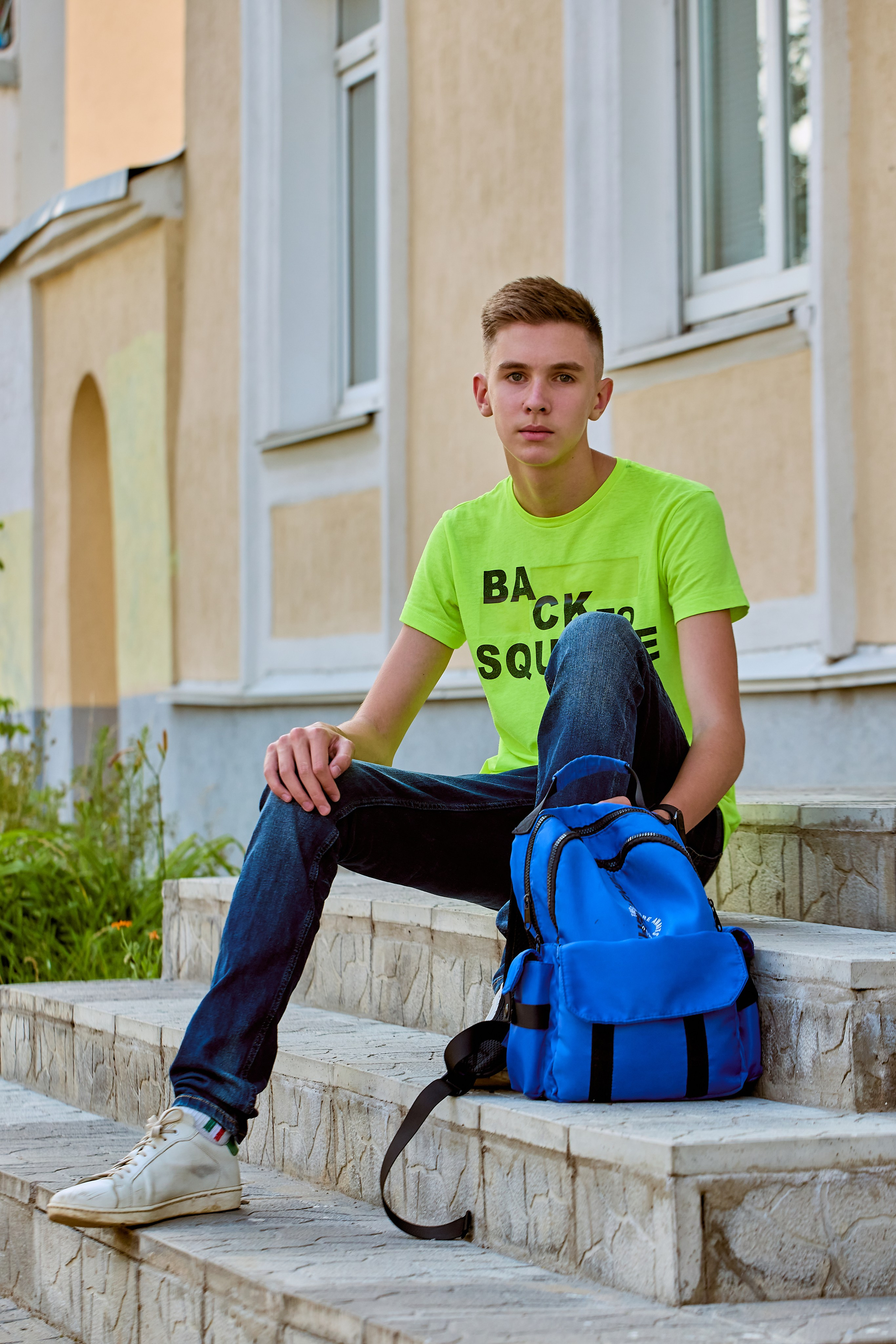 Молодежный портрет на лестнице в городе Дзержинск фото Николая Голованова