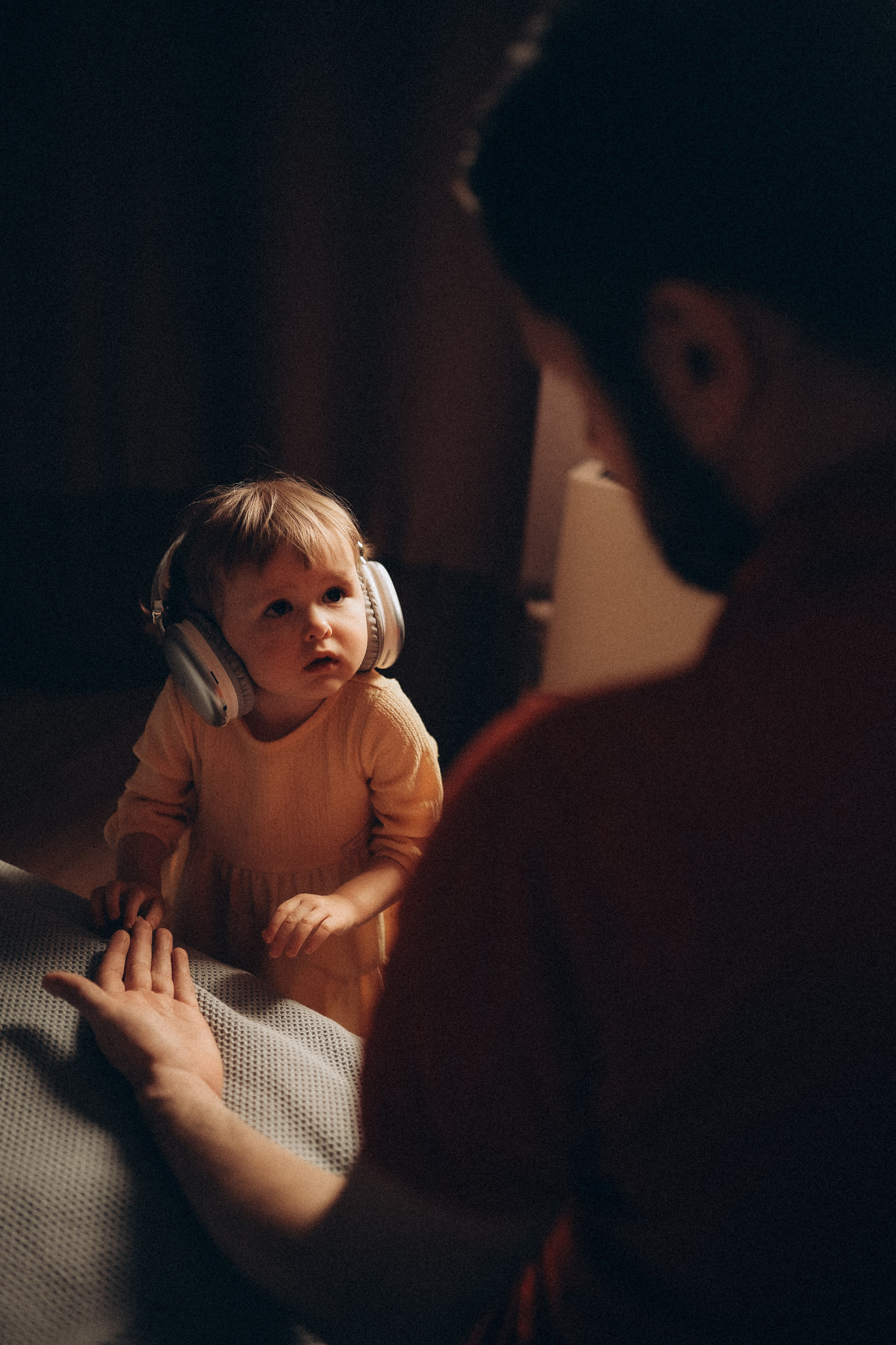 Домашняя фотосессия Лёши, Саши и малышки Иларии. Семейный фотограф в Москве и Люберцах Юлия Гуськова