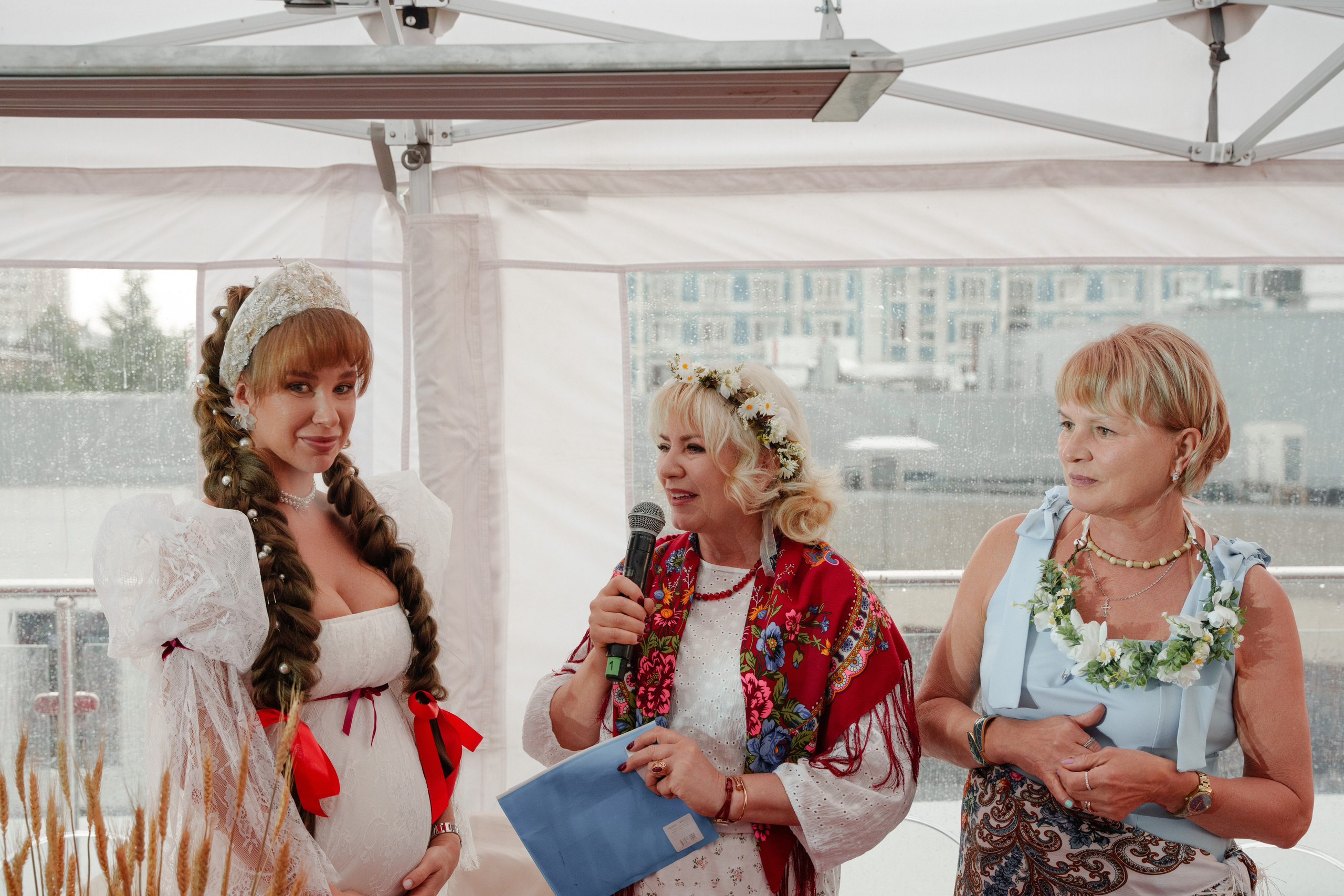 Репортажный фотограф на гендер пати в славянском стиле в Москве. Репортажный фотограф Москва Сергей Дружинин