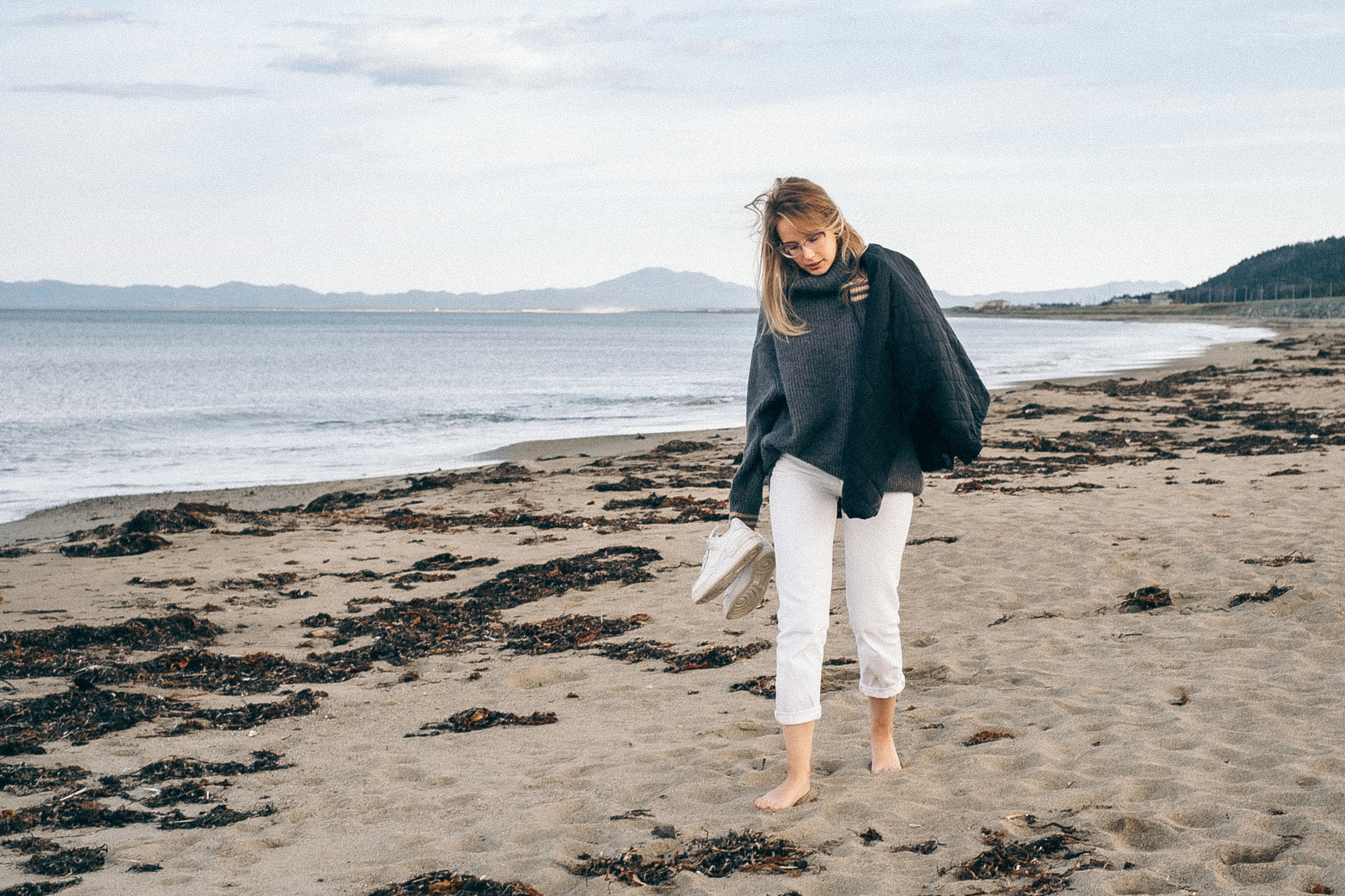 Валерия. Охотское побережье. Сахалин. Фотограф Хабаровск| Яна Золотова LifeStyle портрет, в ожидании, пары,