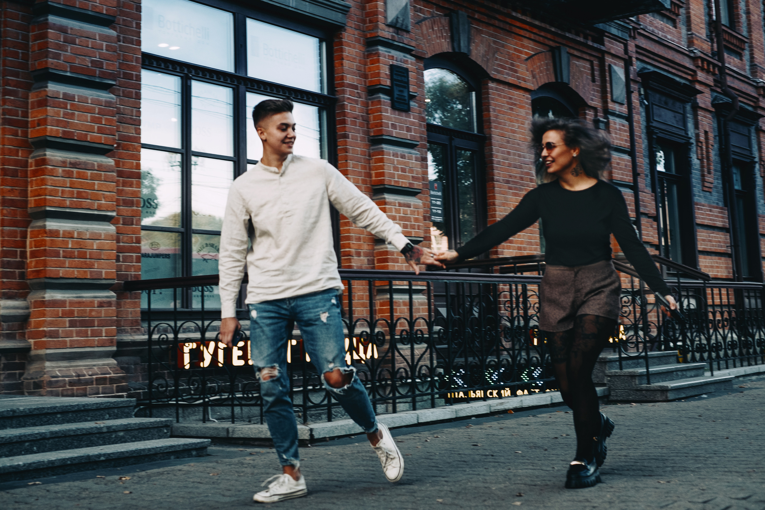 Прогулка по городу. Фотограф Хабаровск| Яна Золотова LifeStyle портрет, в ожидании, пары,