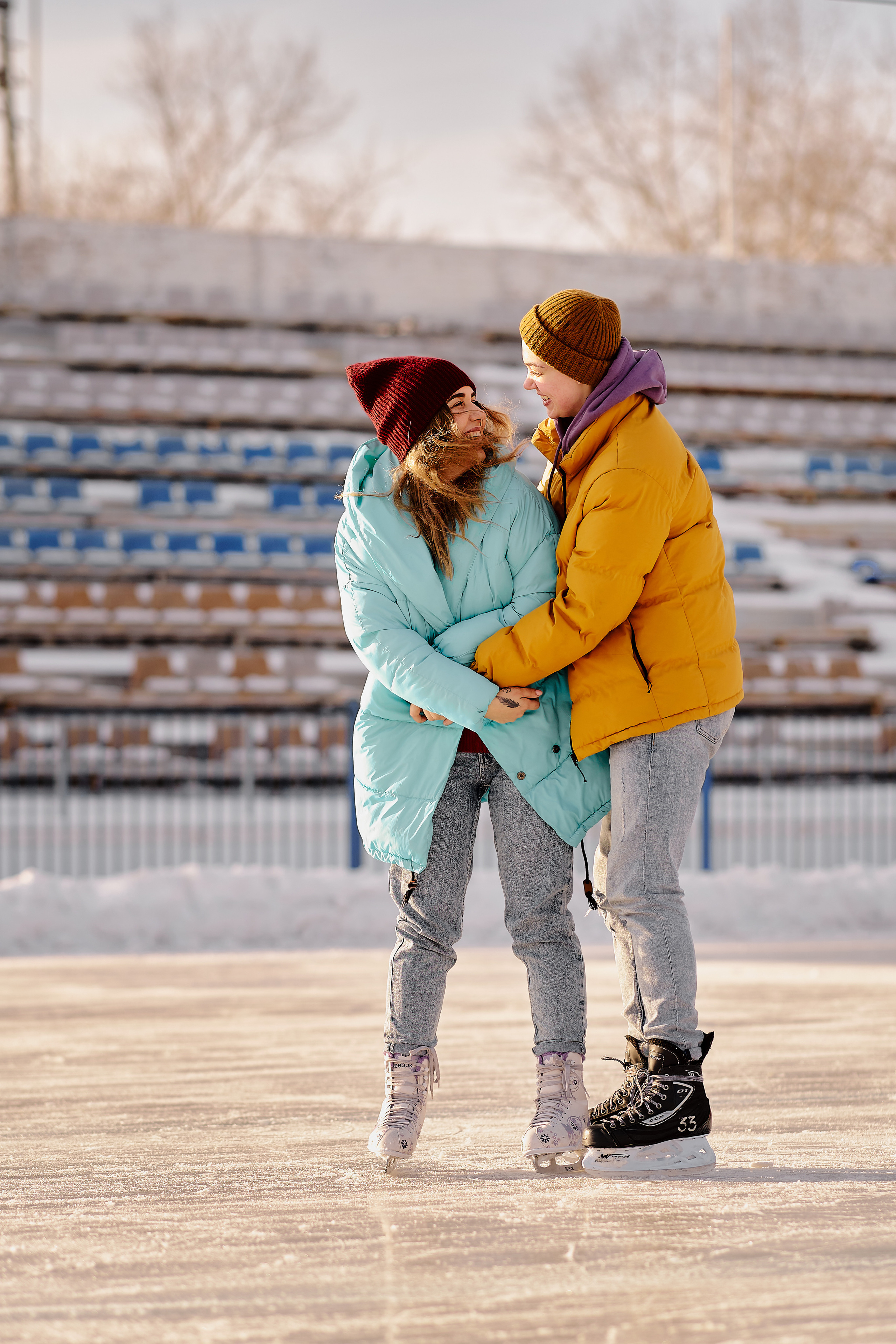 Анастасия и Сеня. Каток в Первом микрорайоне. Фотограф Хабаровск| Яна Золотова LifeStyle портрет, в ожидании, пары,