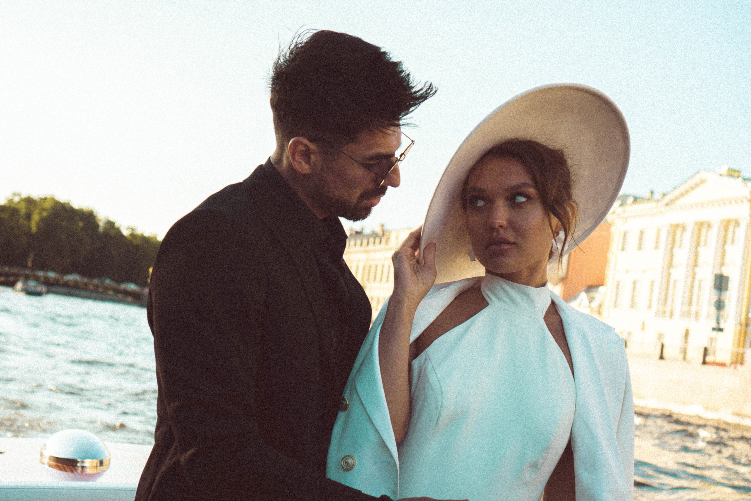 СВАДЕНБНАЯ СЬЕМКА НА КАТЕРЕ ПО КАНАЛАМ САНКТ-ПЕТЕРБУРГА И В АКВАТОРИИ НЕВЫ. Профессиональный фотограф, Санкт-Петербург — Виктория Богомолова