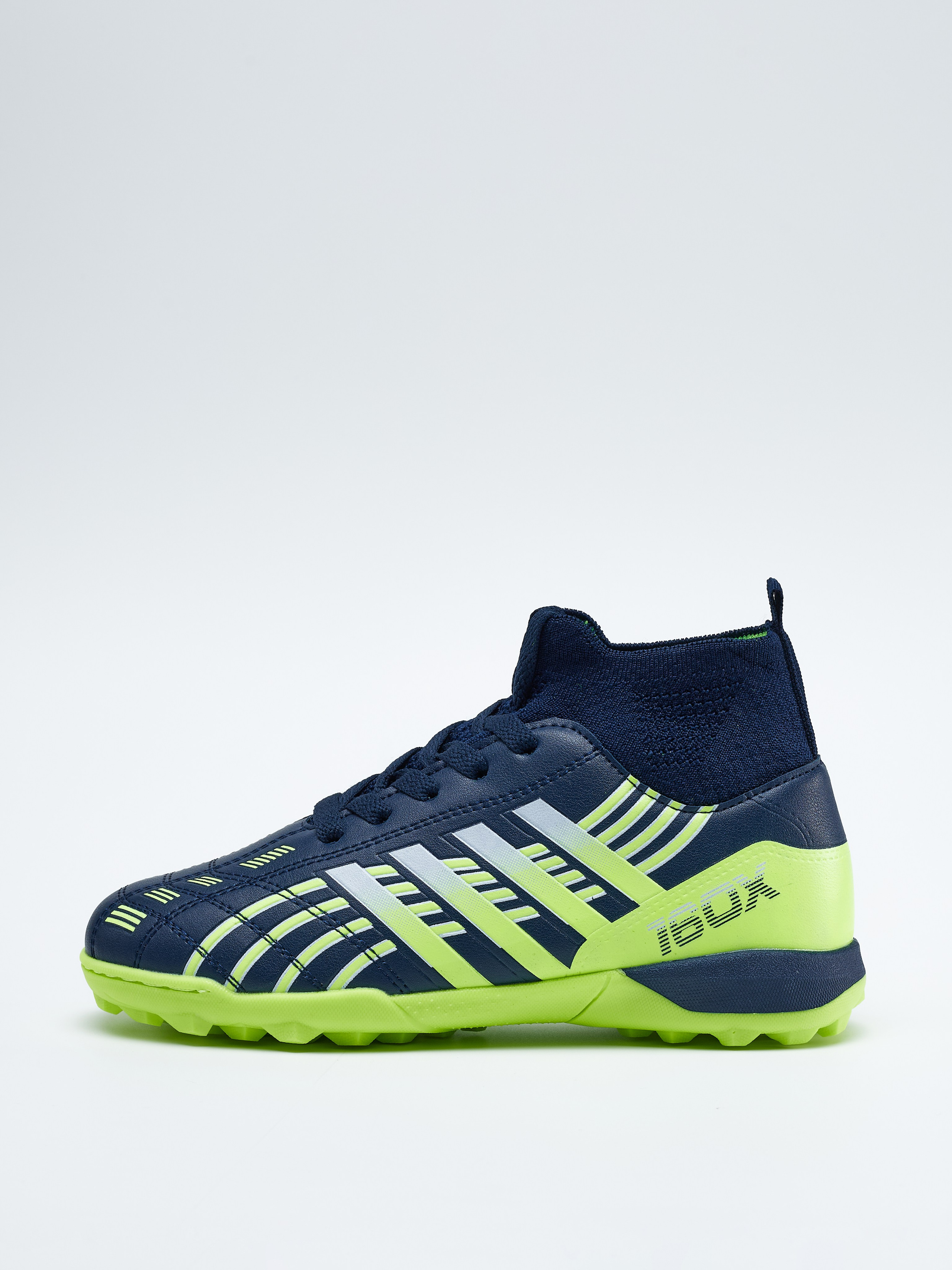 Спортивная обувь. Уютная студия предметной съемки для маркетплейсов в городе Москва