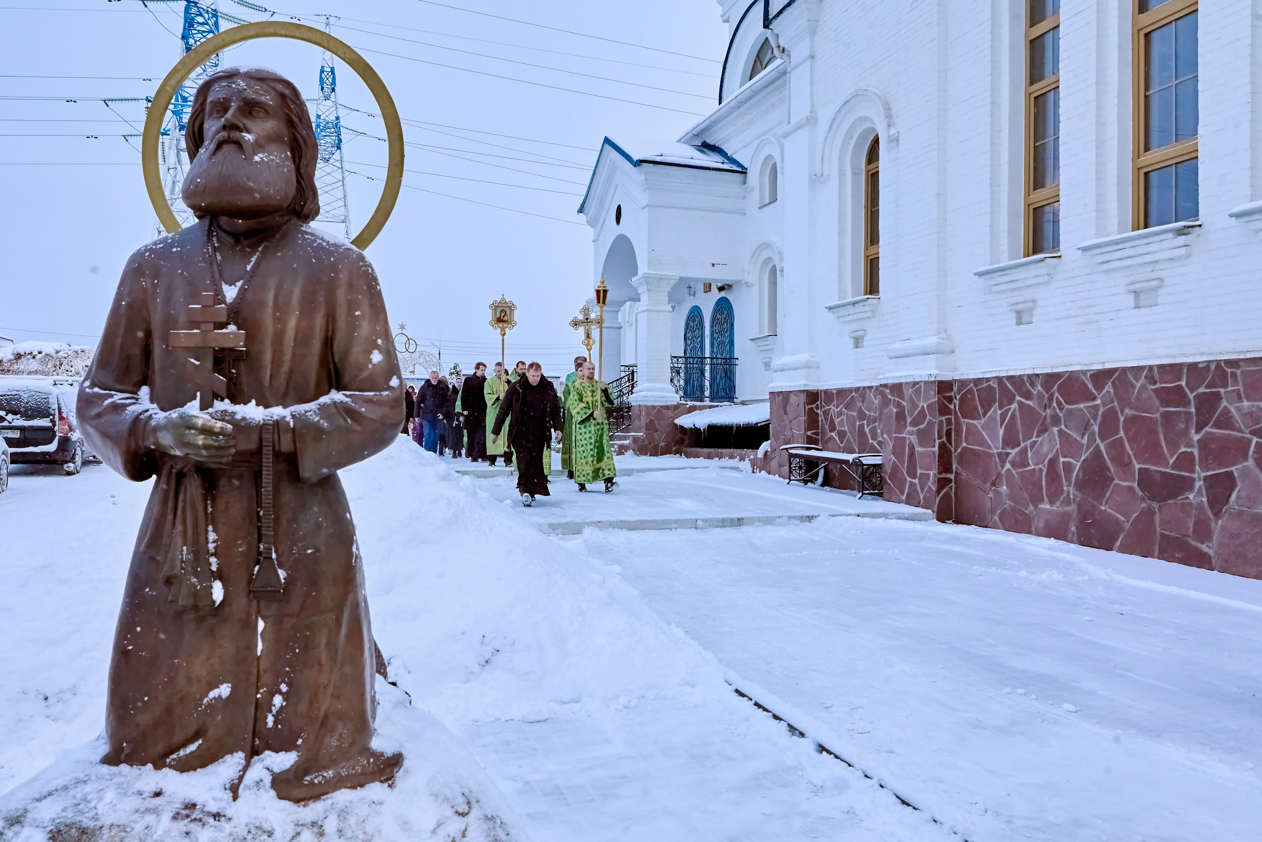Скульптура Преподобного Серафима Саровского шествие крестного хода